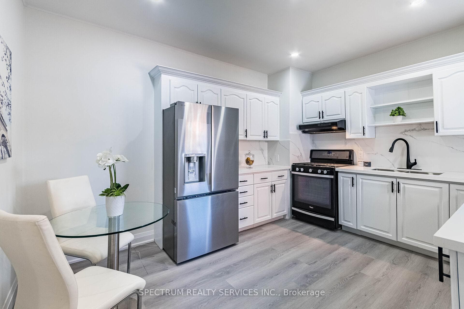 135 East Avenue photo 15