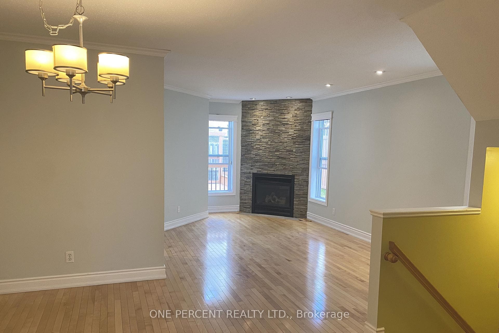 311 Southcrest Private photo 4