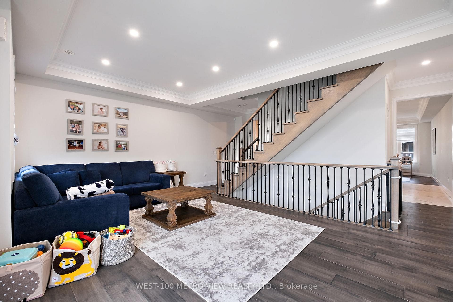 499 Dundas Street photo 8