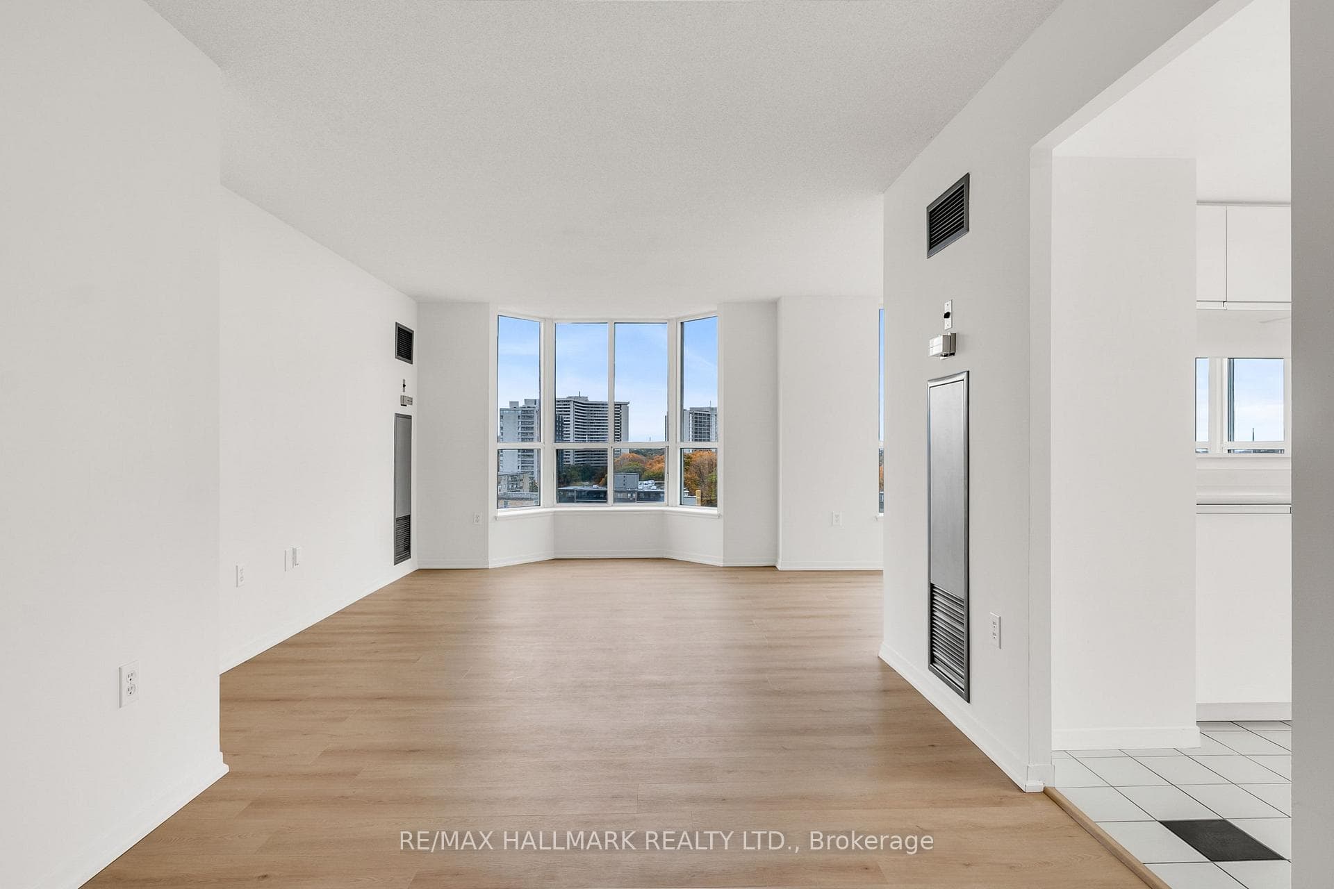 21 Overlea Boulevard Unit 1103 photo 7