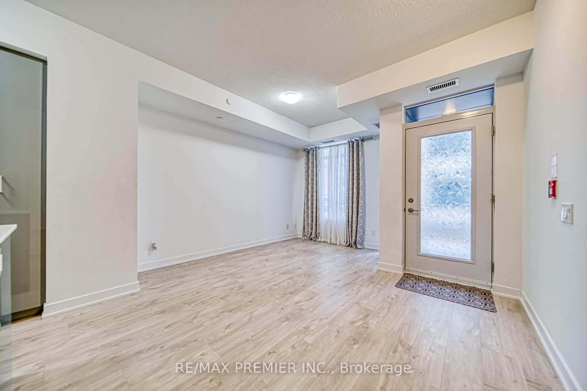 251 Manitoba Street Unit 105 photo 12