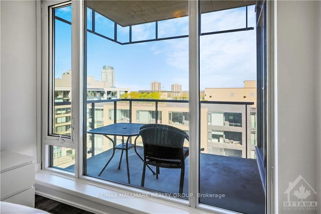 98 RICHMOND Road Unit 710 photo 12