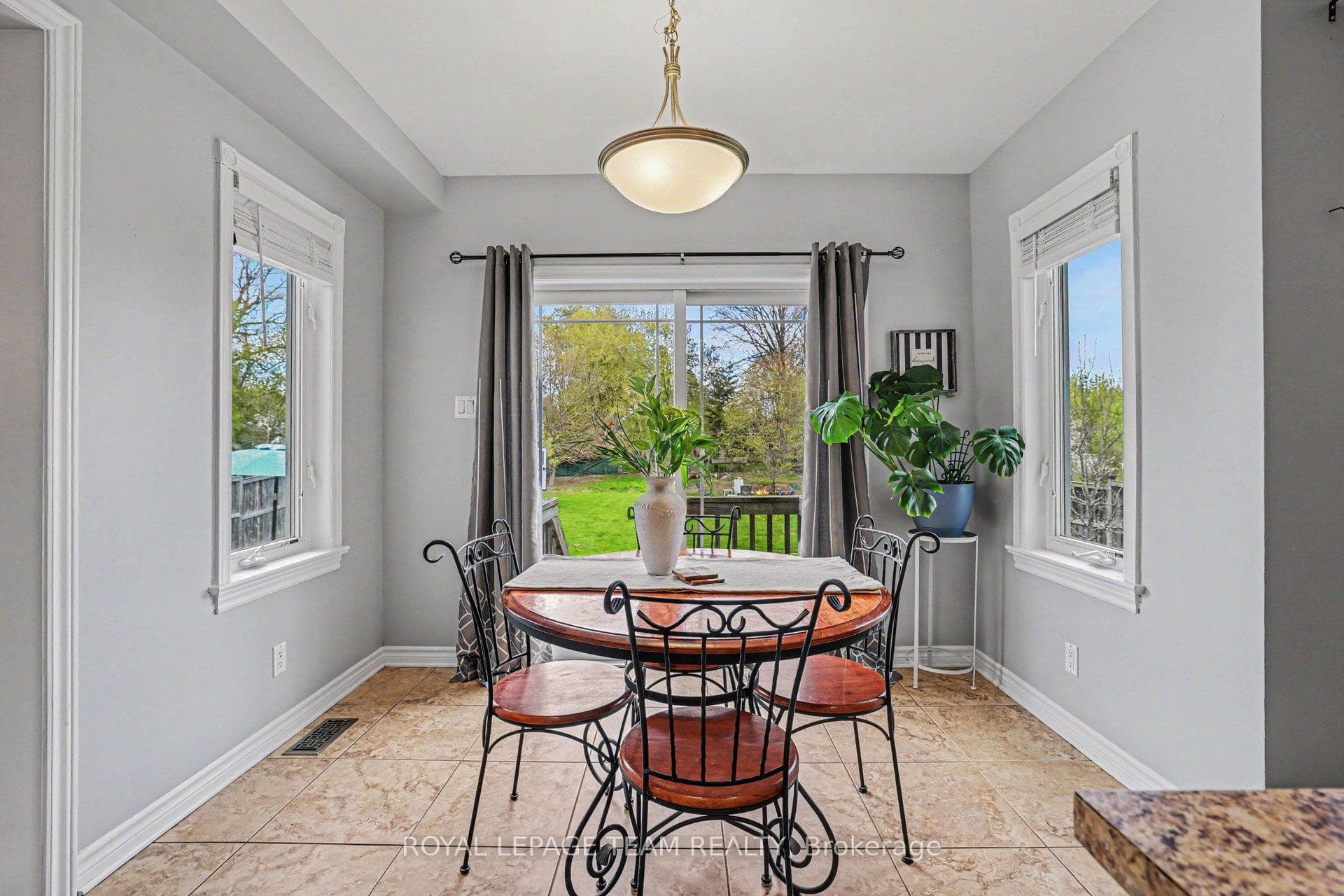 77 Chanonhouse Drive photo 12