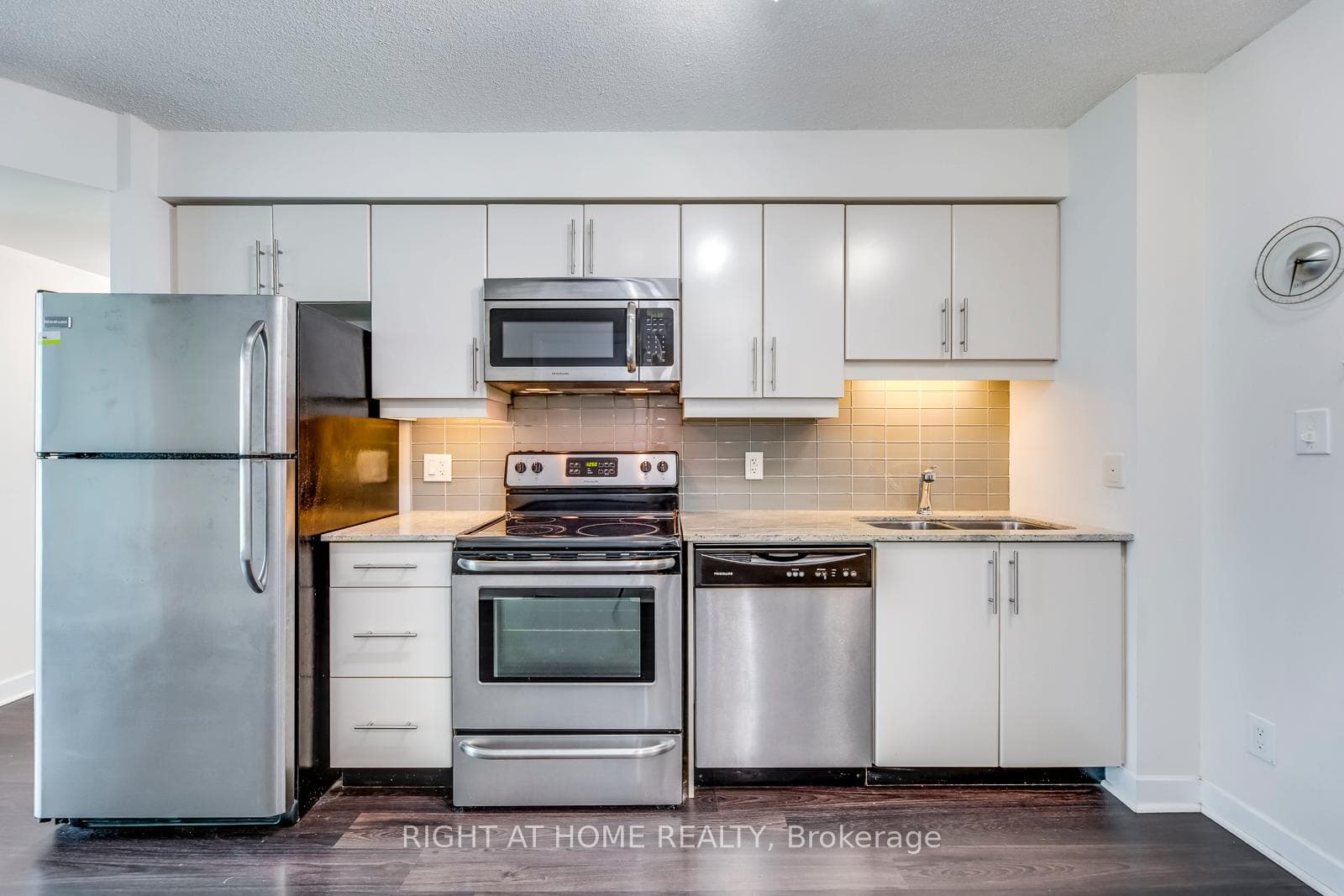 33 Bay Street Unit 1405 photo 9