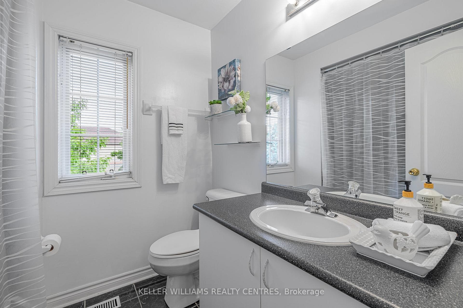 1 Silverdart Crescent photo 21