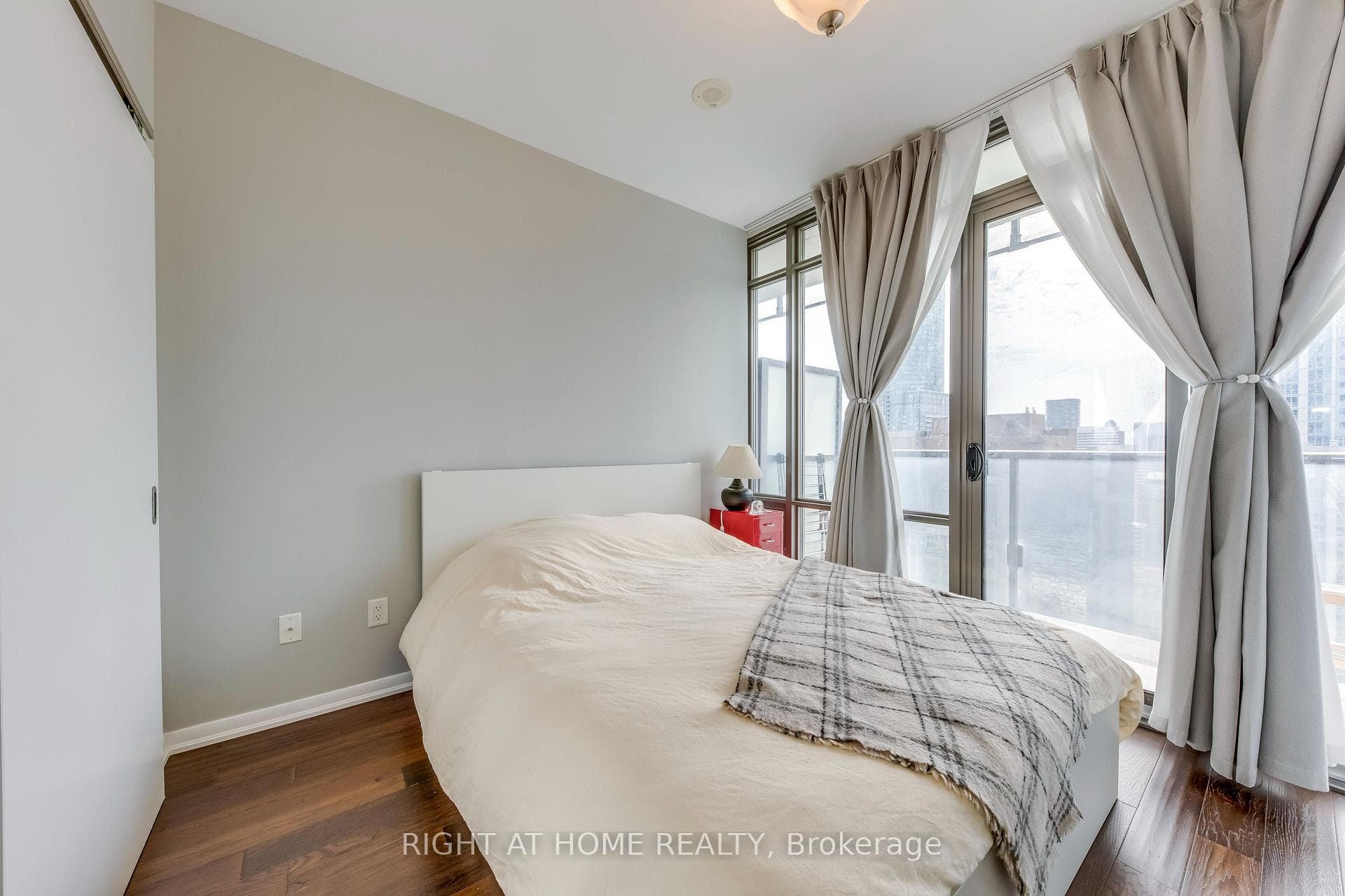 38 Grenville Street Unit 3803 photo 15