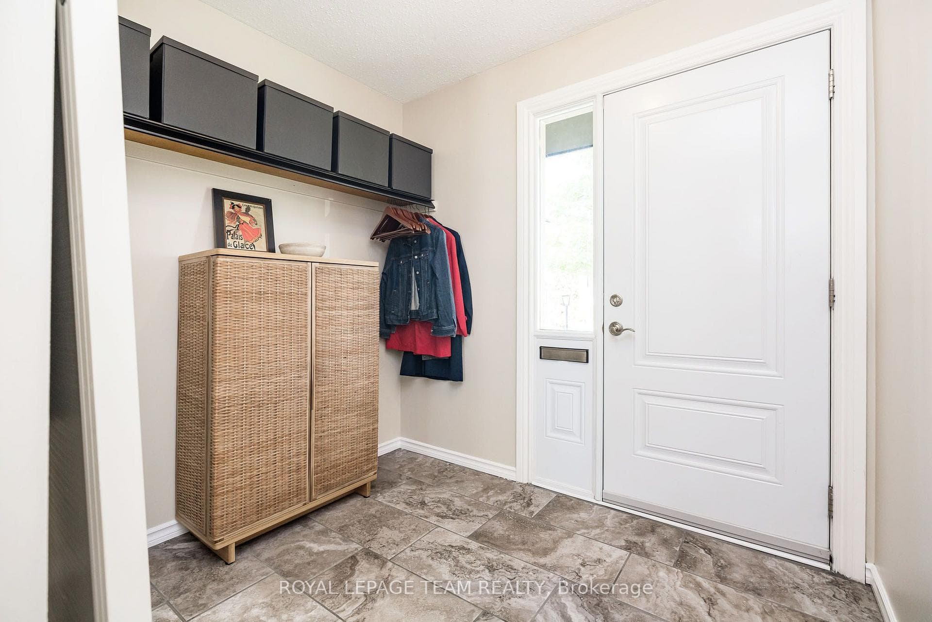 126 McClintock Way photo 3