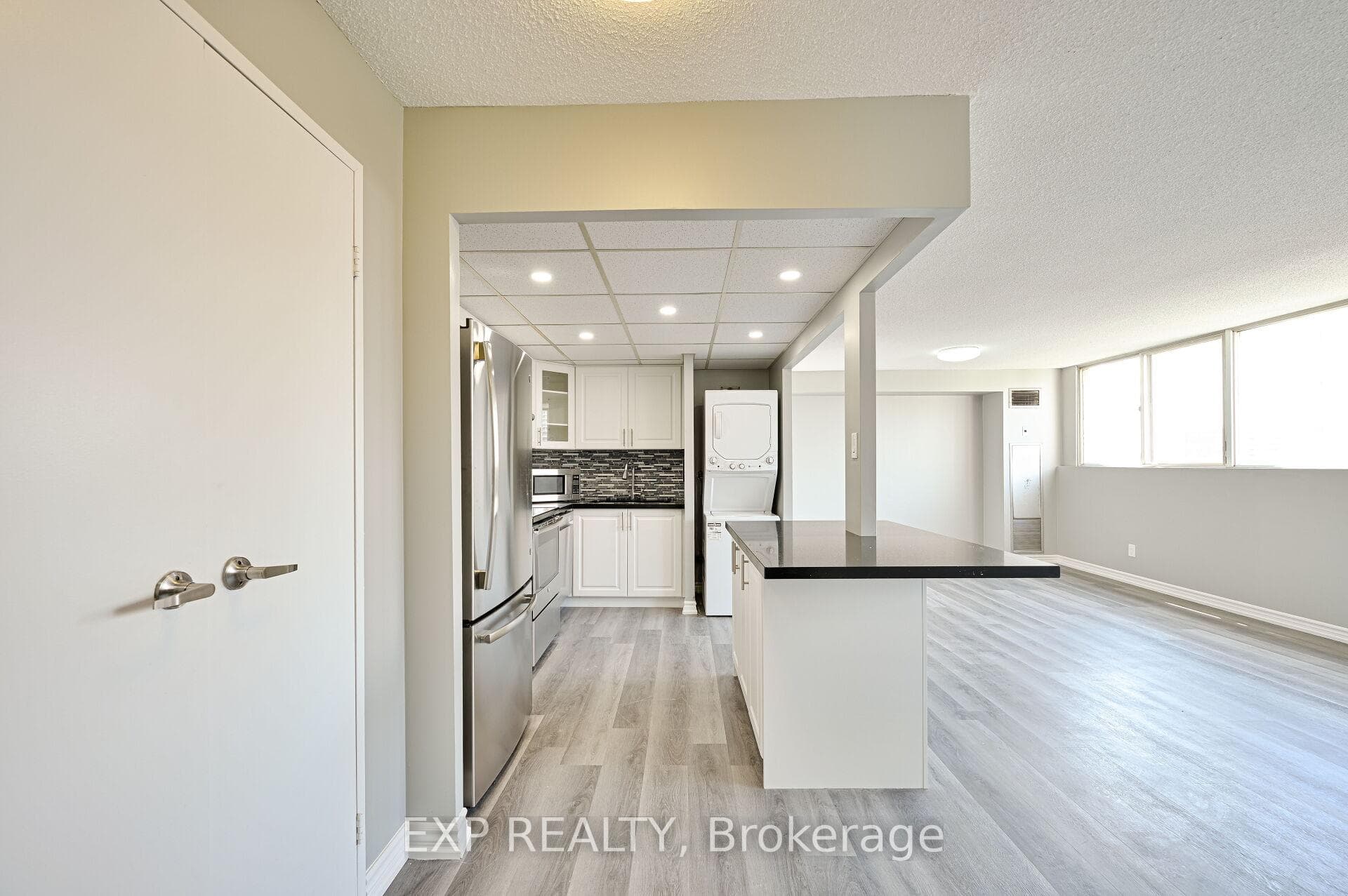 3695 Kaneff Crescent Unit 1404 photo 9