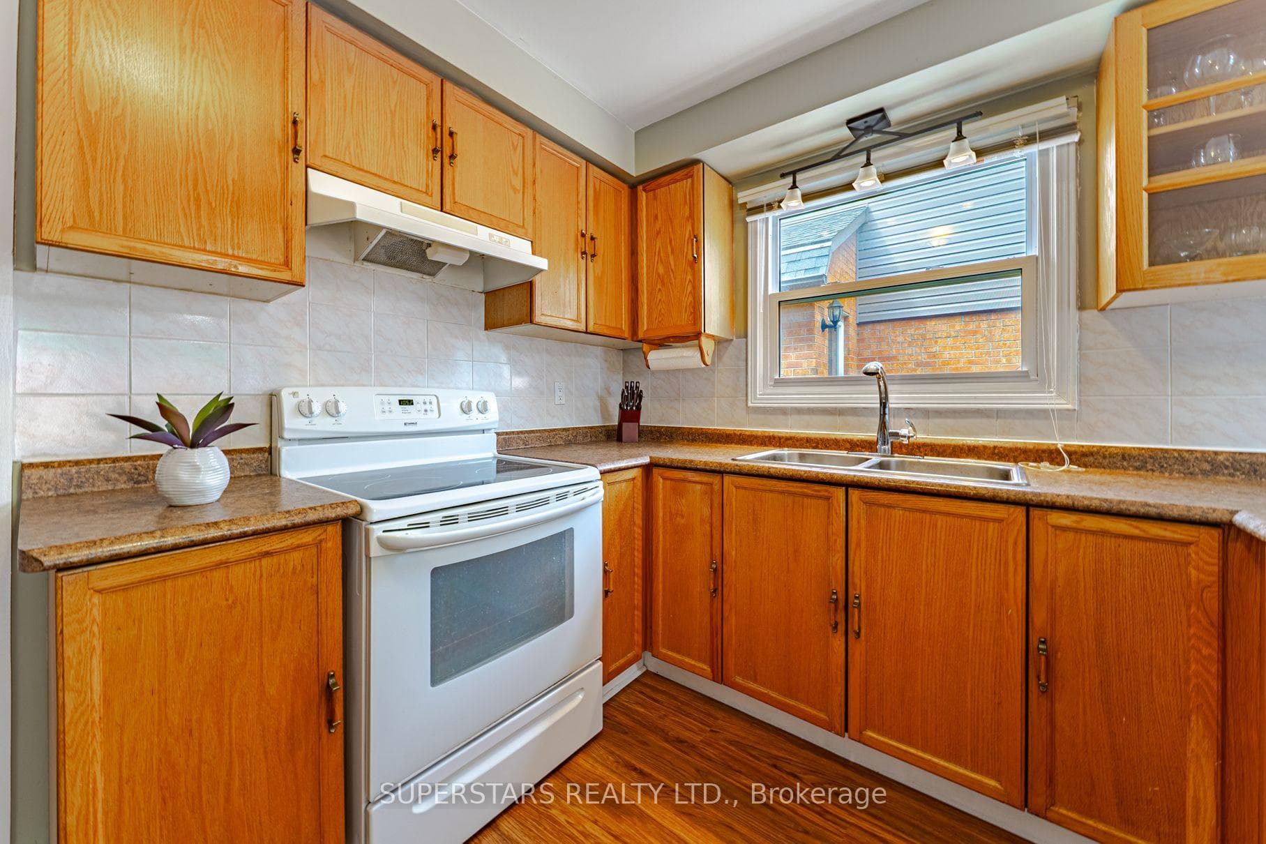 99 Peevers Crescent photo 10