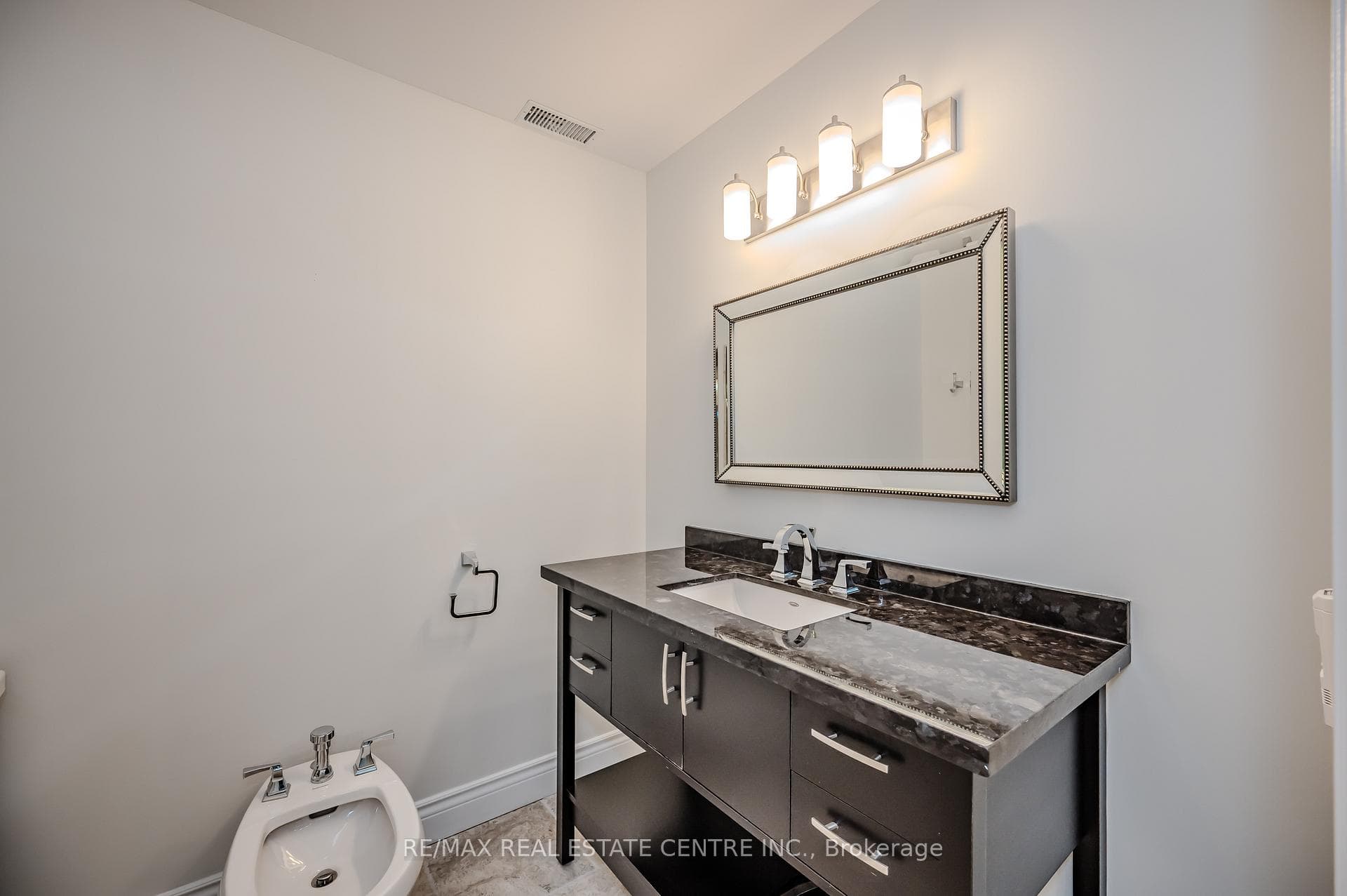 30 Shamrock Crescent photo 35