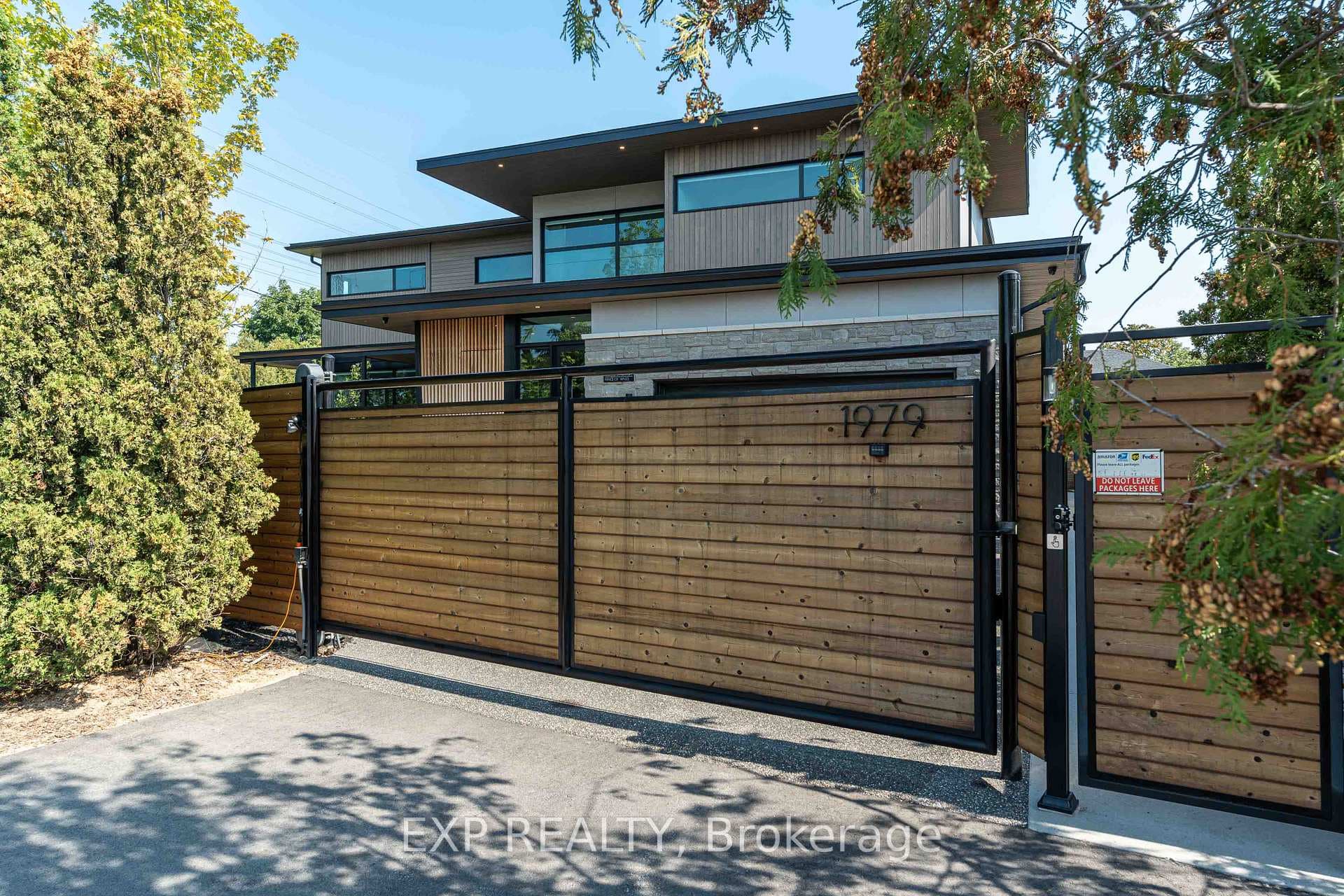 1979 Prince Of Wales Drive photo 2
