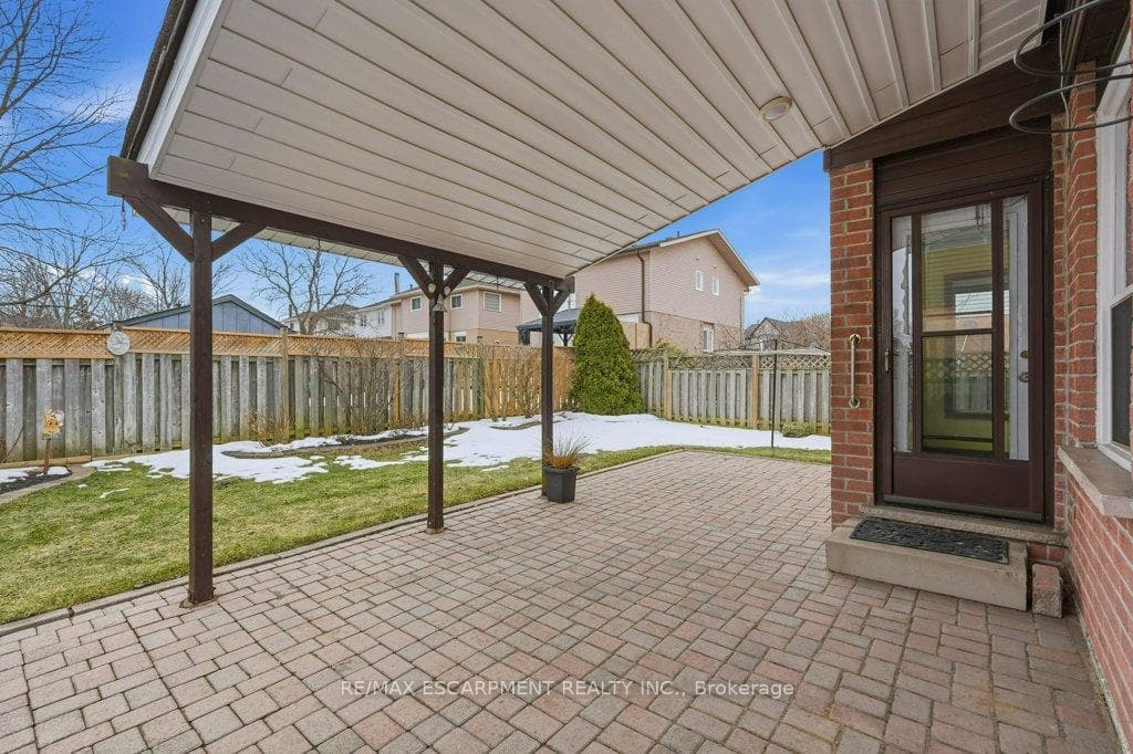 639 REXFORD Drive photo 38