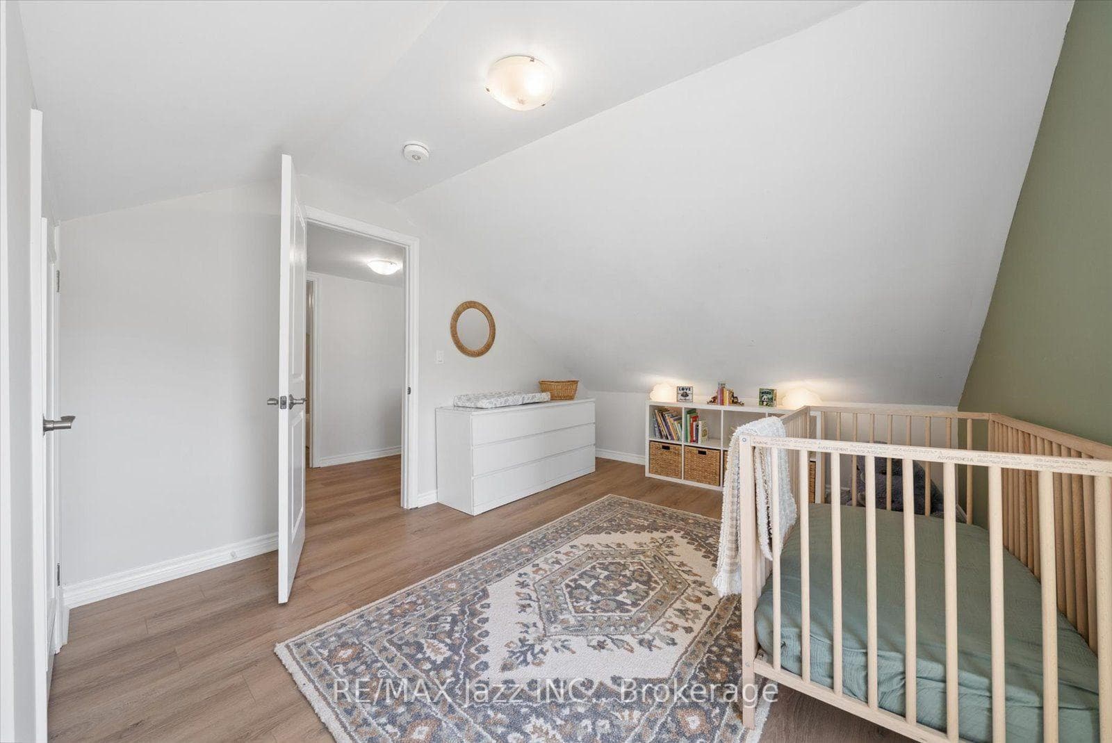 2nd bedroom