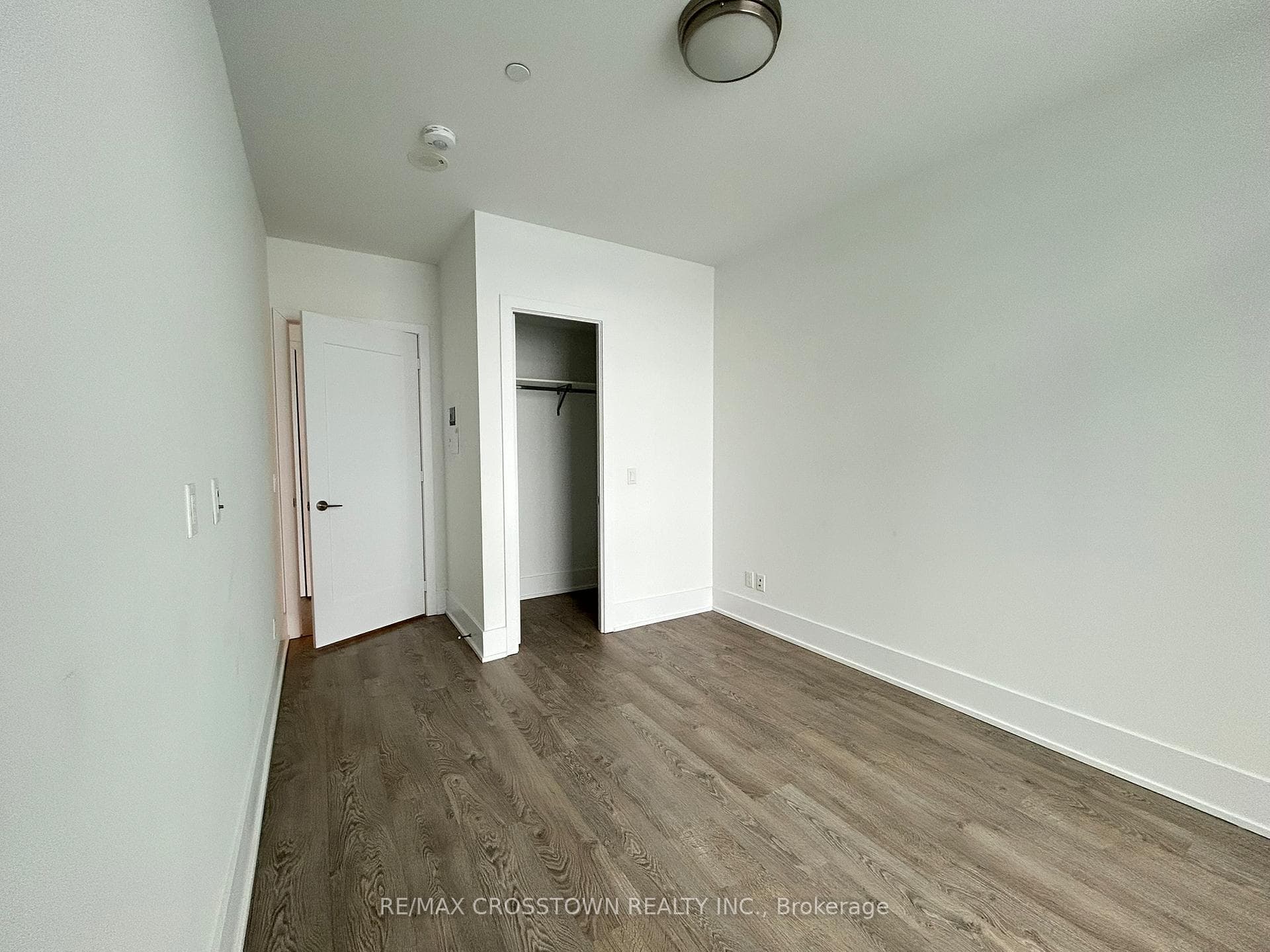 1 Edgewater Drive Unit 615 photo 17