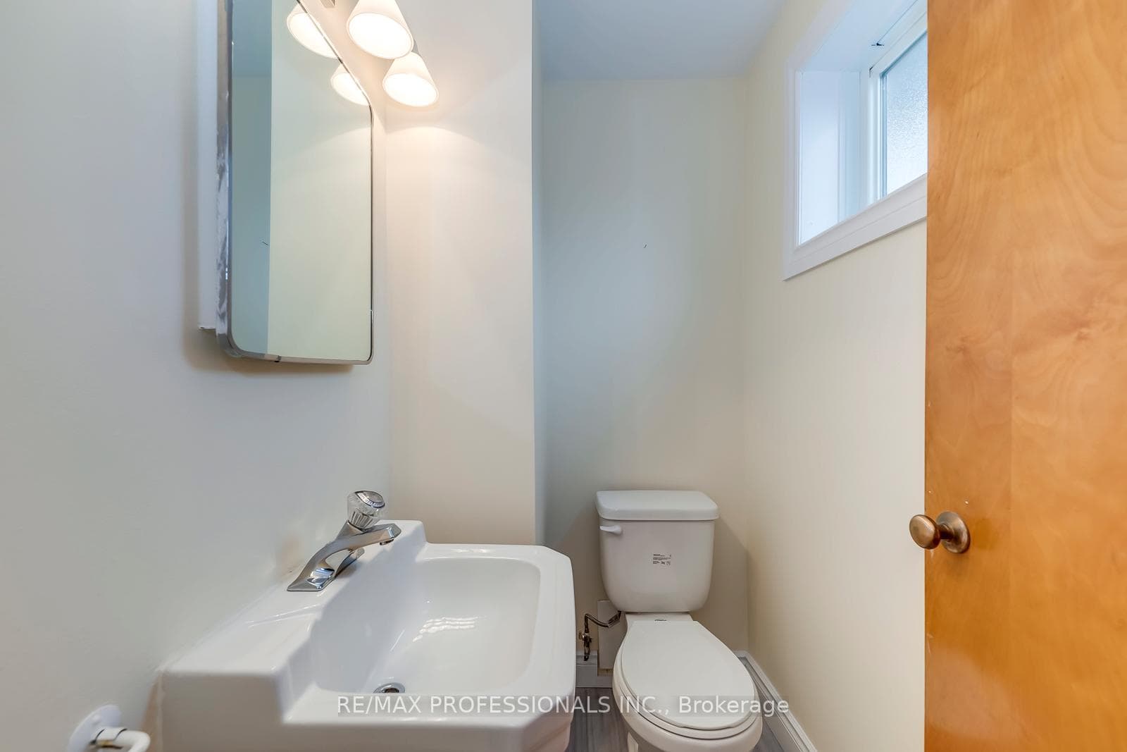 4022 Bloor Street photo 34