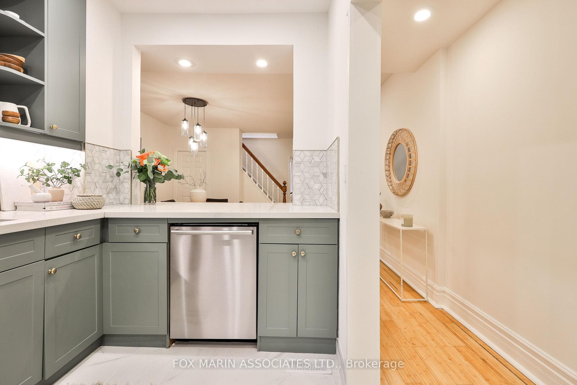 161 Dowling Avenue photo 9