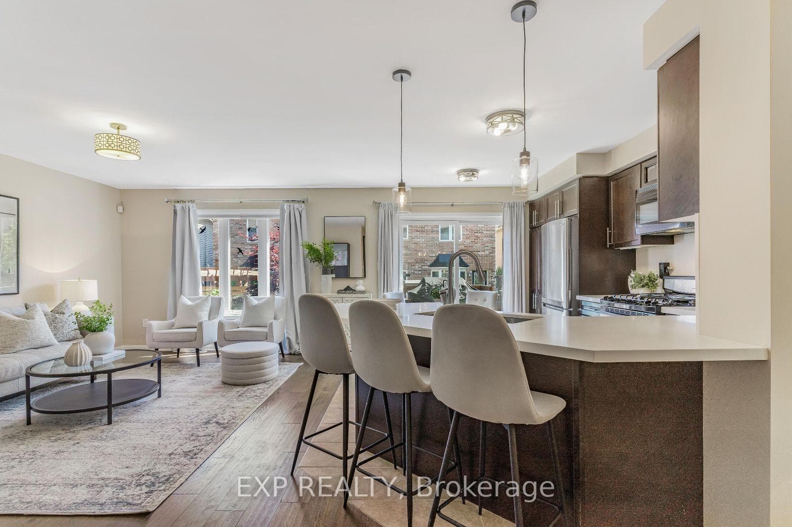 904 Raftis Crescent photo 4