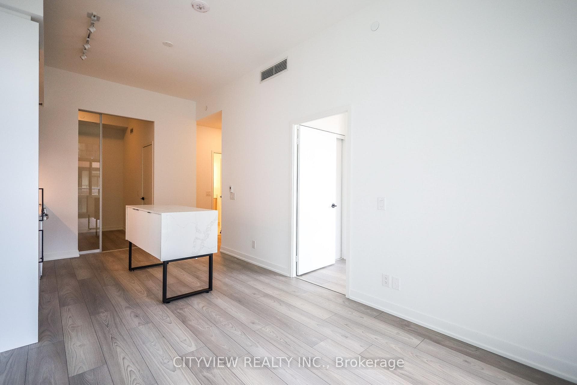 285 Dufferin Street Unit 1127 photo 15