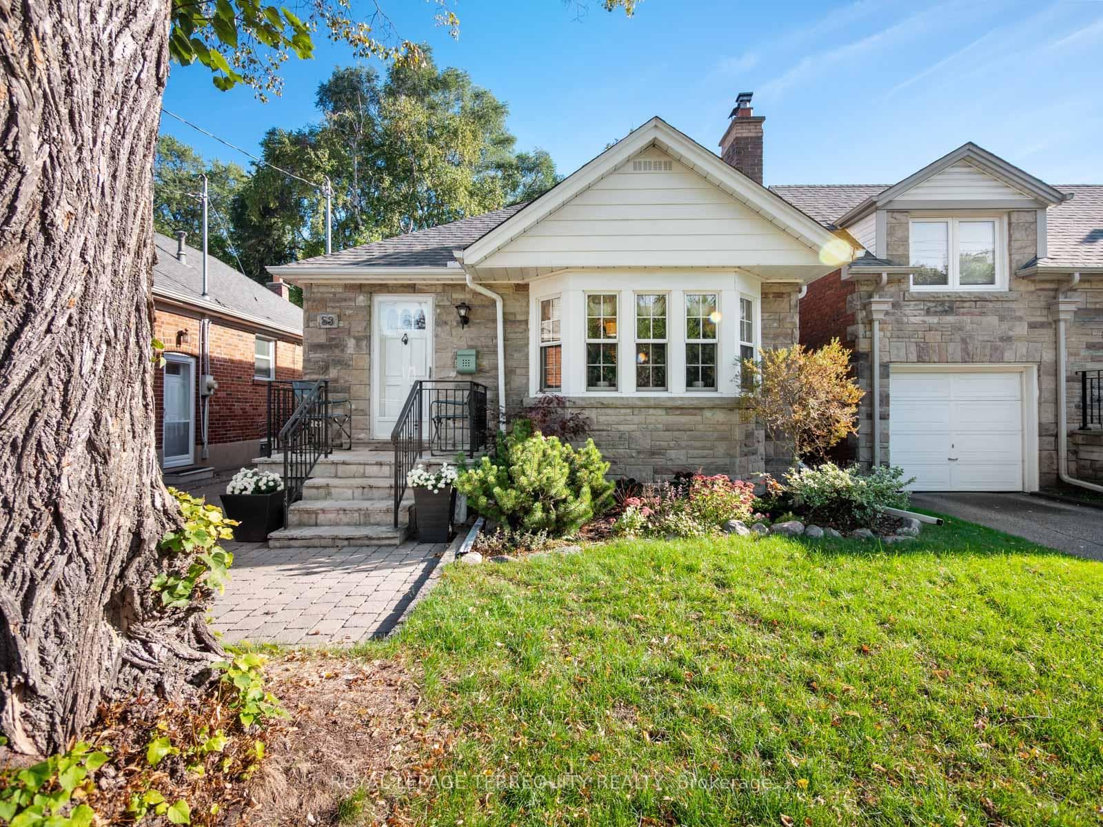 53 Glenroy Avenue photo 2
