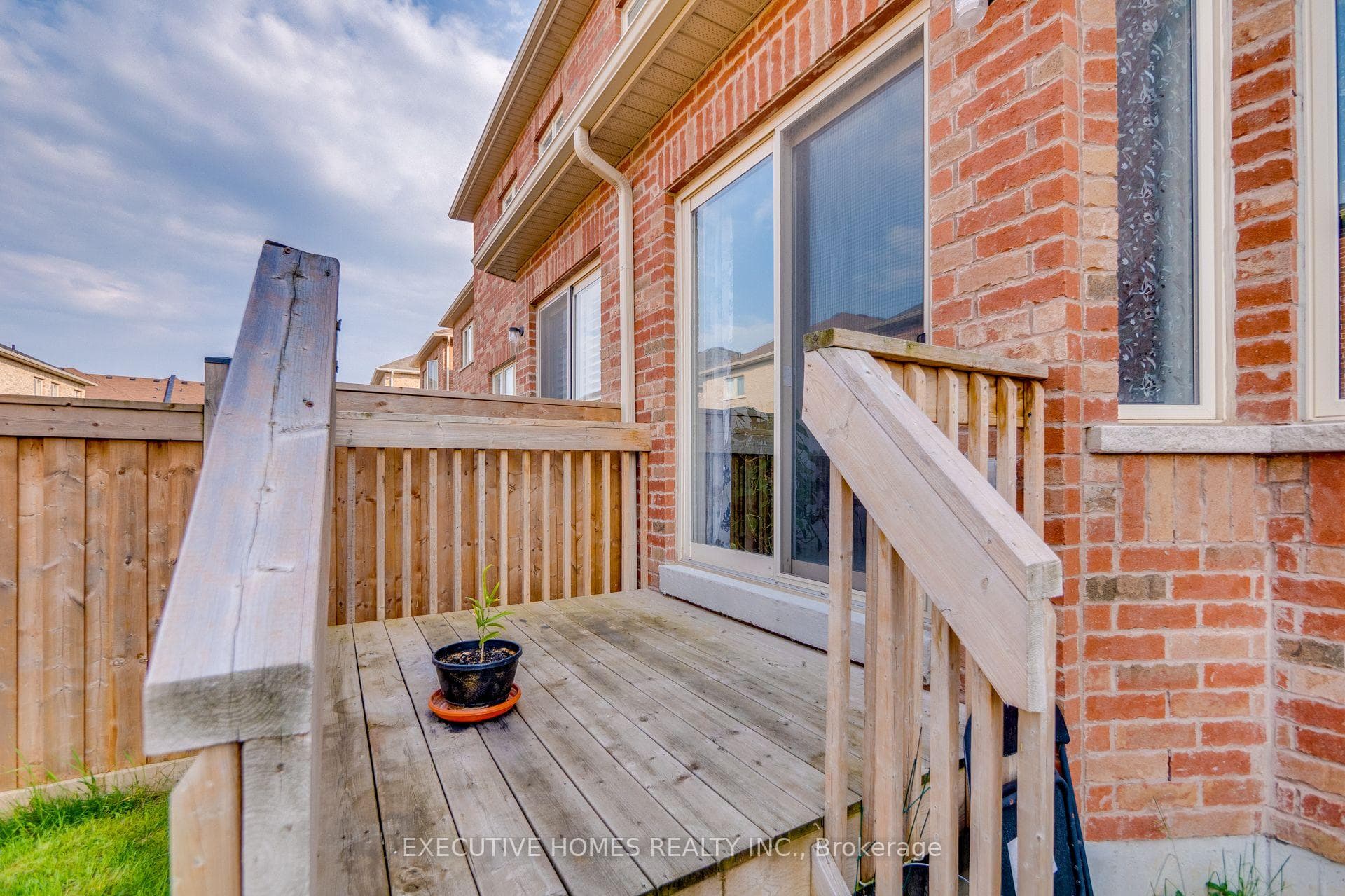 1539 Chretien Street photo 38