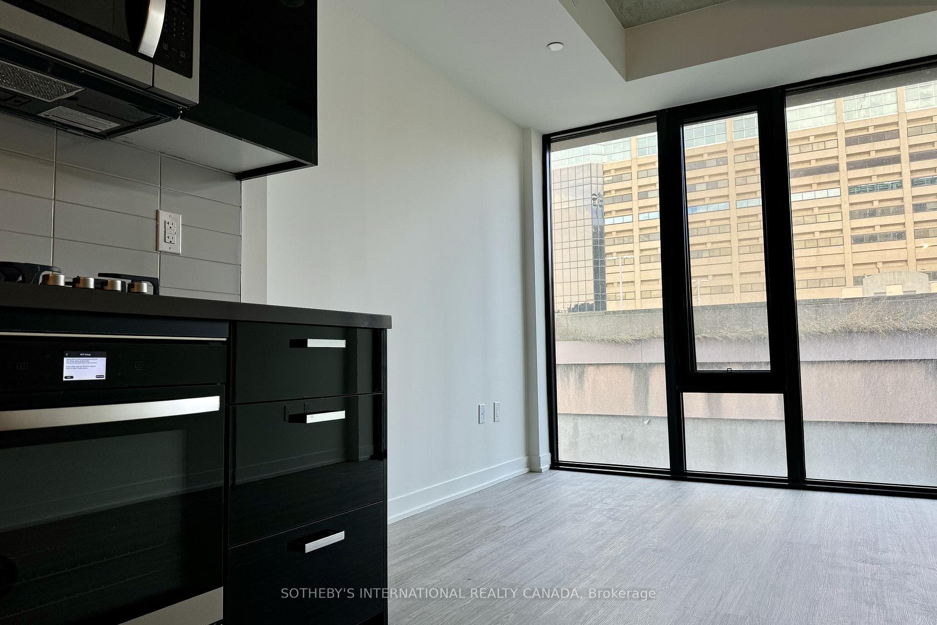 195 McCaul Street Unit 507 photo 1