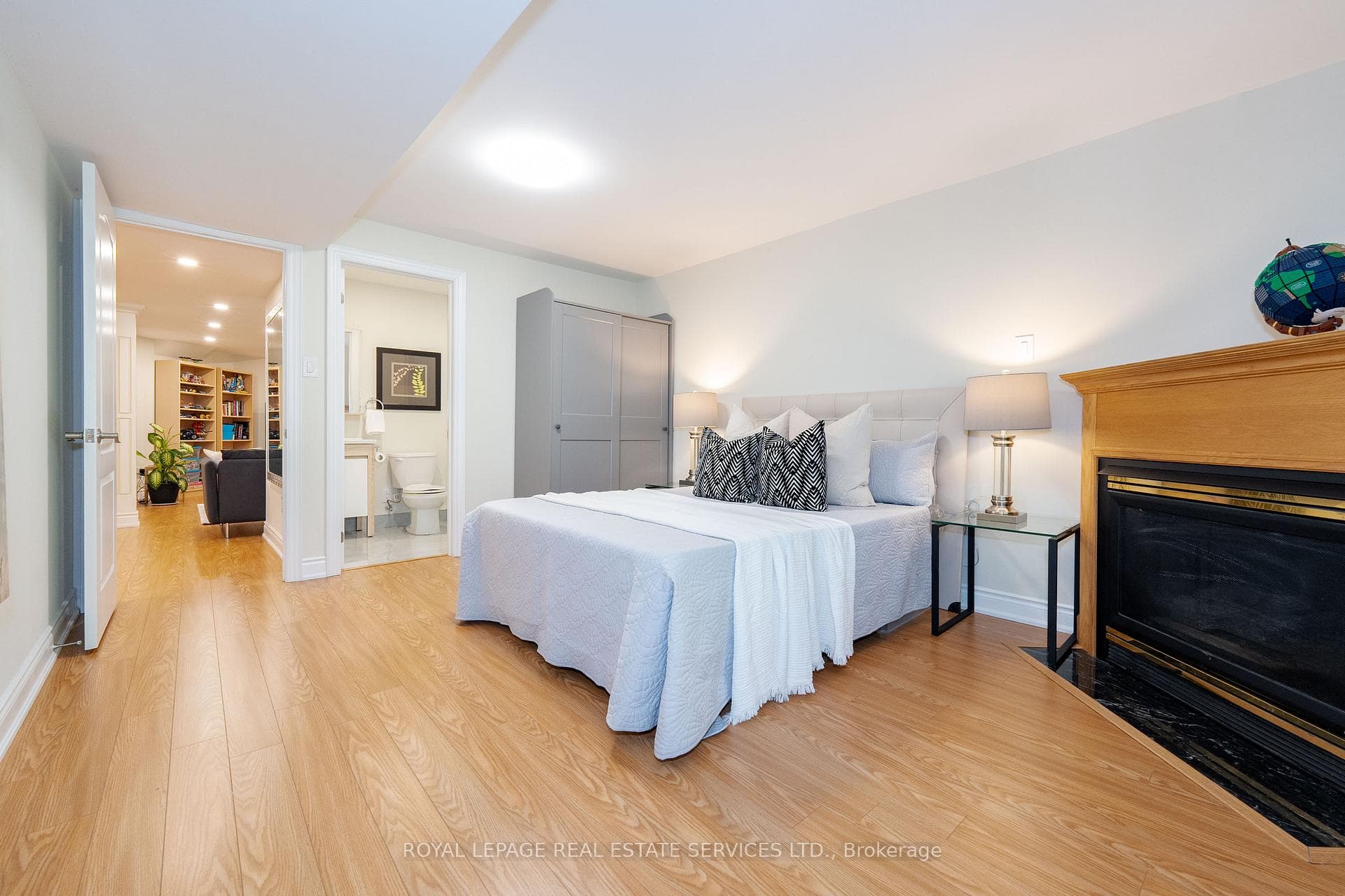 2249 Rockingham Drive photo 32