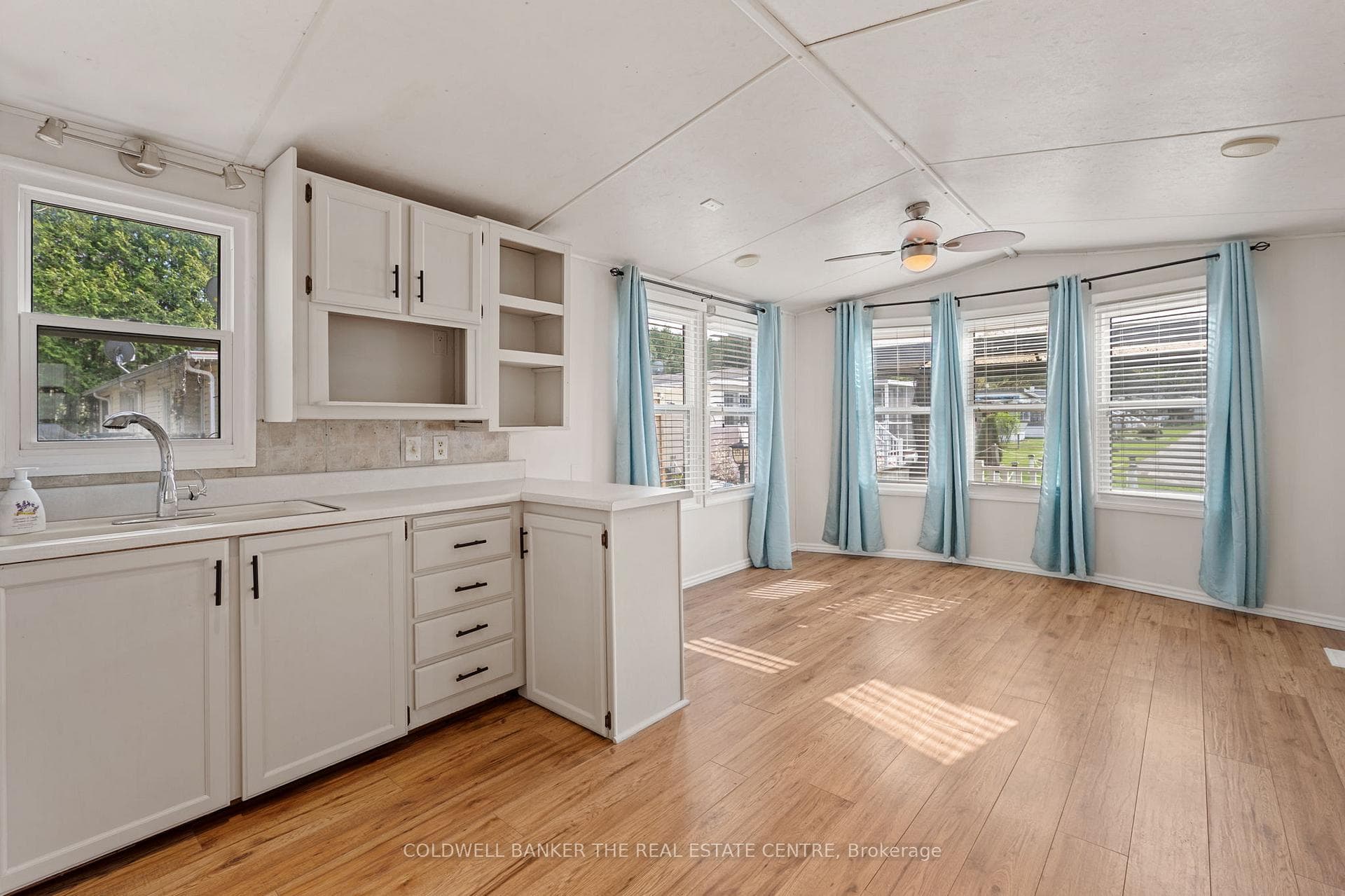 285 Crydermans Side Road Unit 327 photo 7