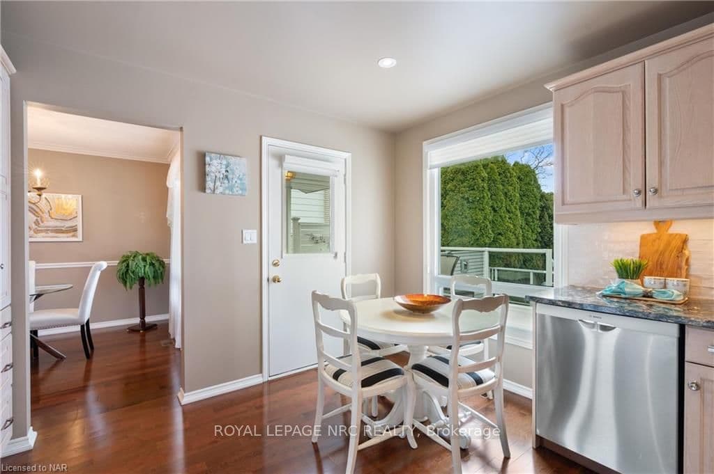 42 BRIMLEY Crescent photo 11