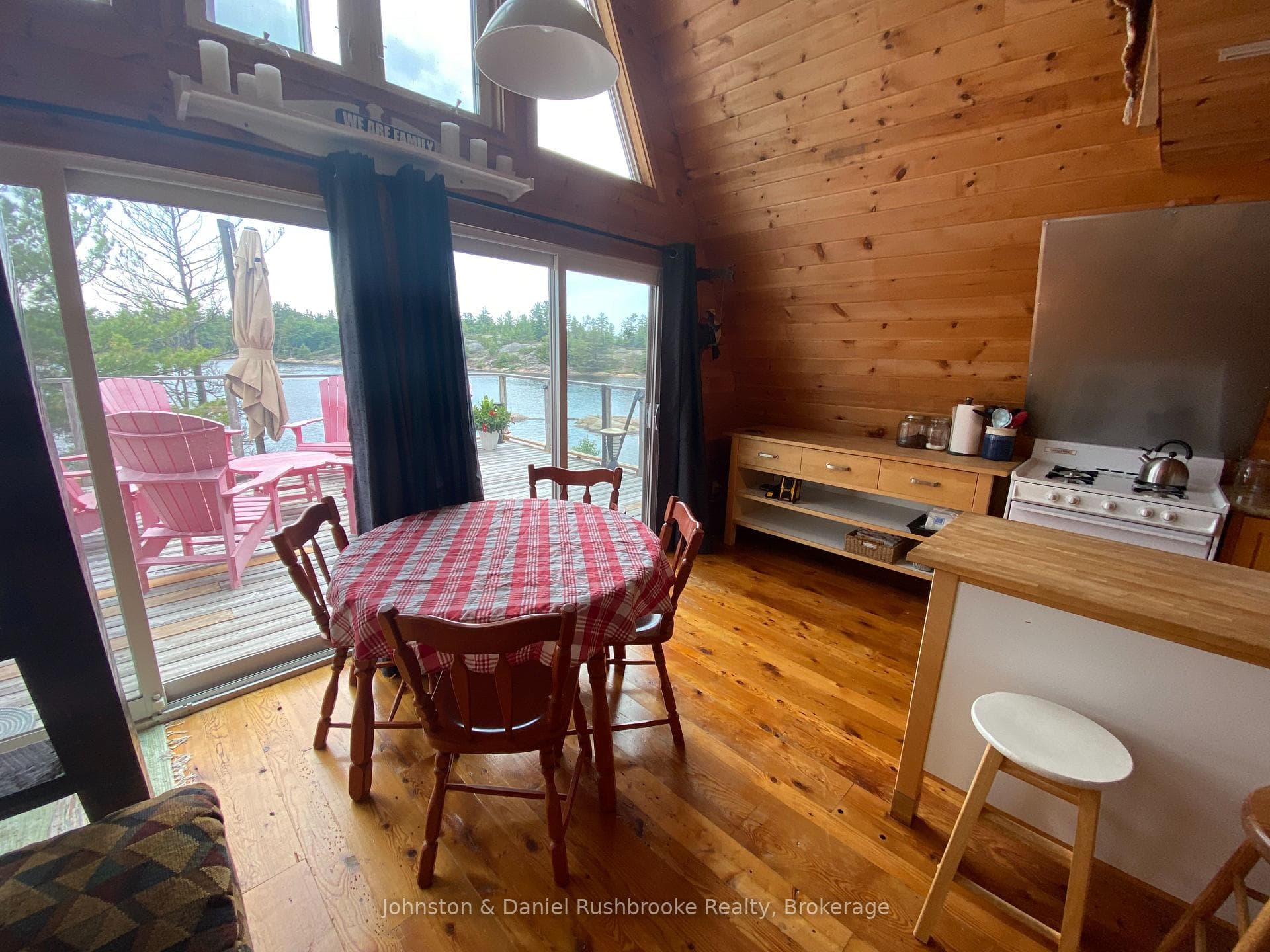 1 B244 (Conger) Island photo 11