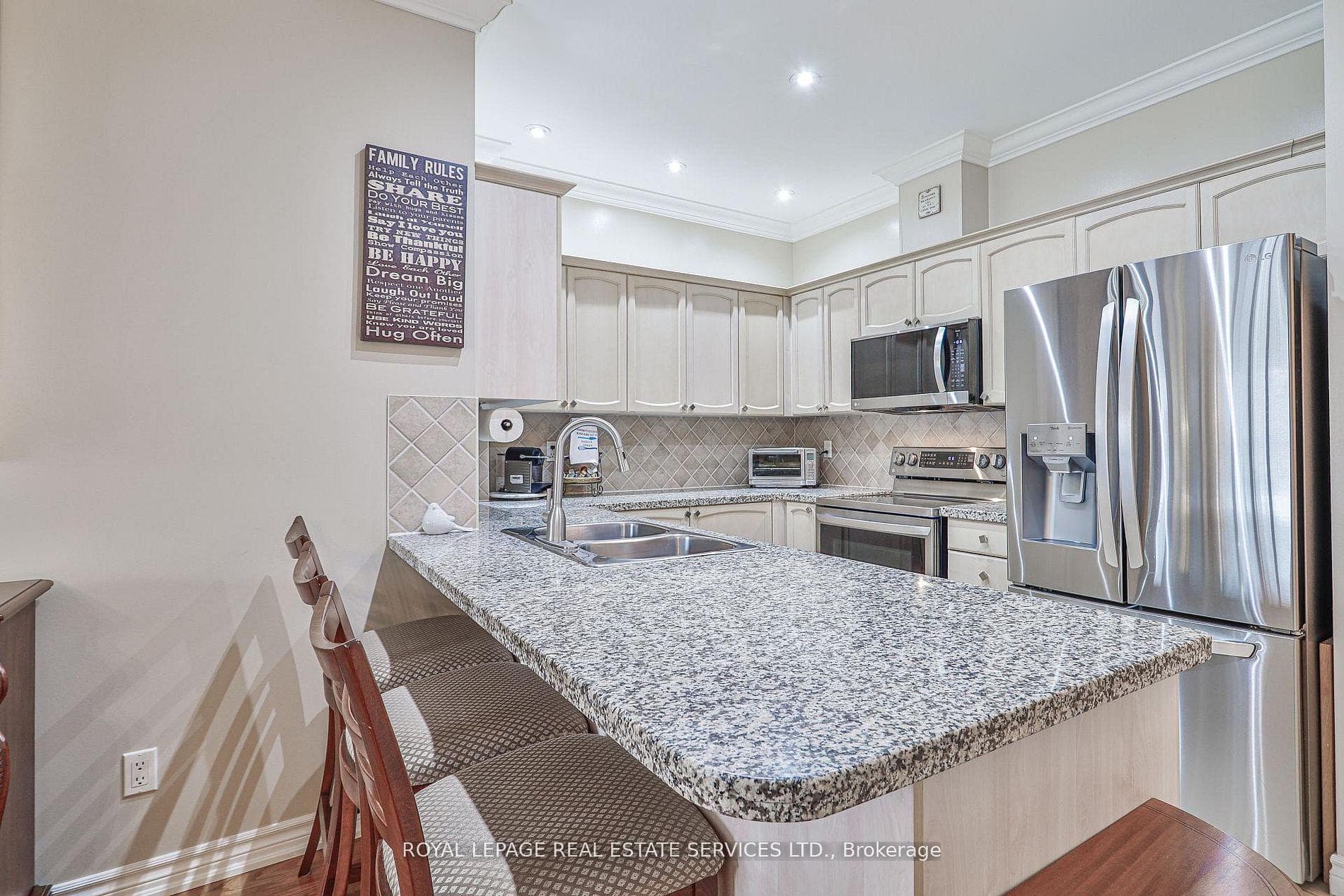 33 Wallace Street Unit 303 photo 2