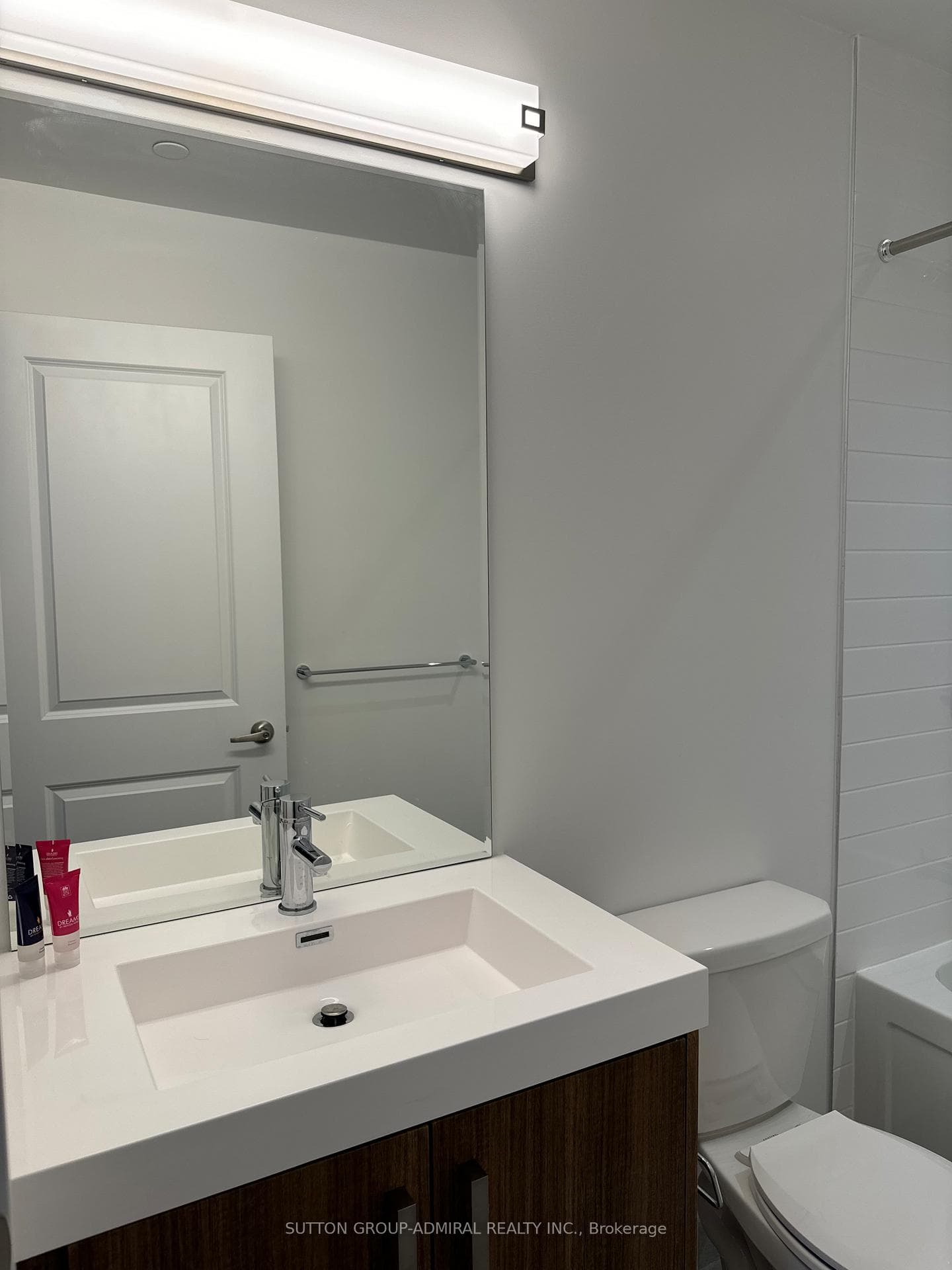 1010 Dundas Street Unit 514 photo 32