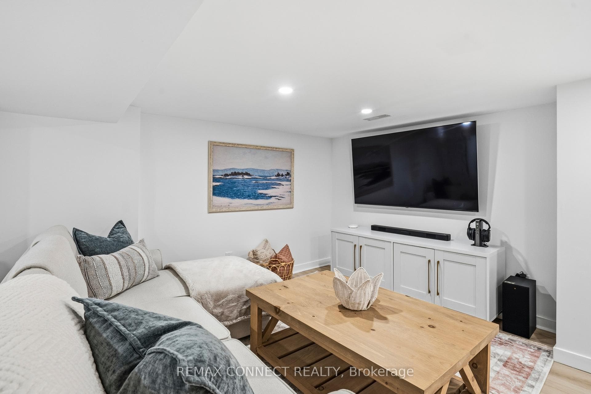 60 Woodbury Road photo 28