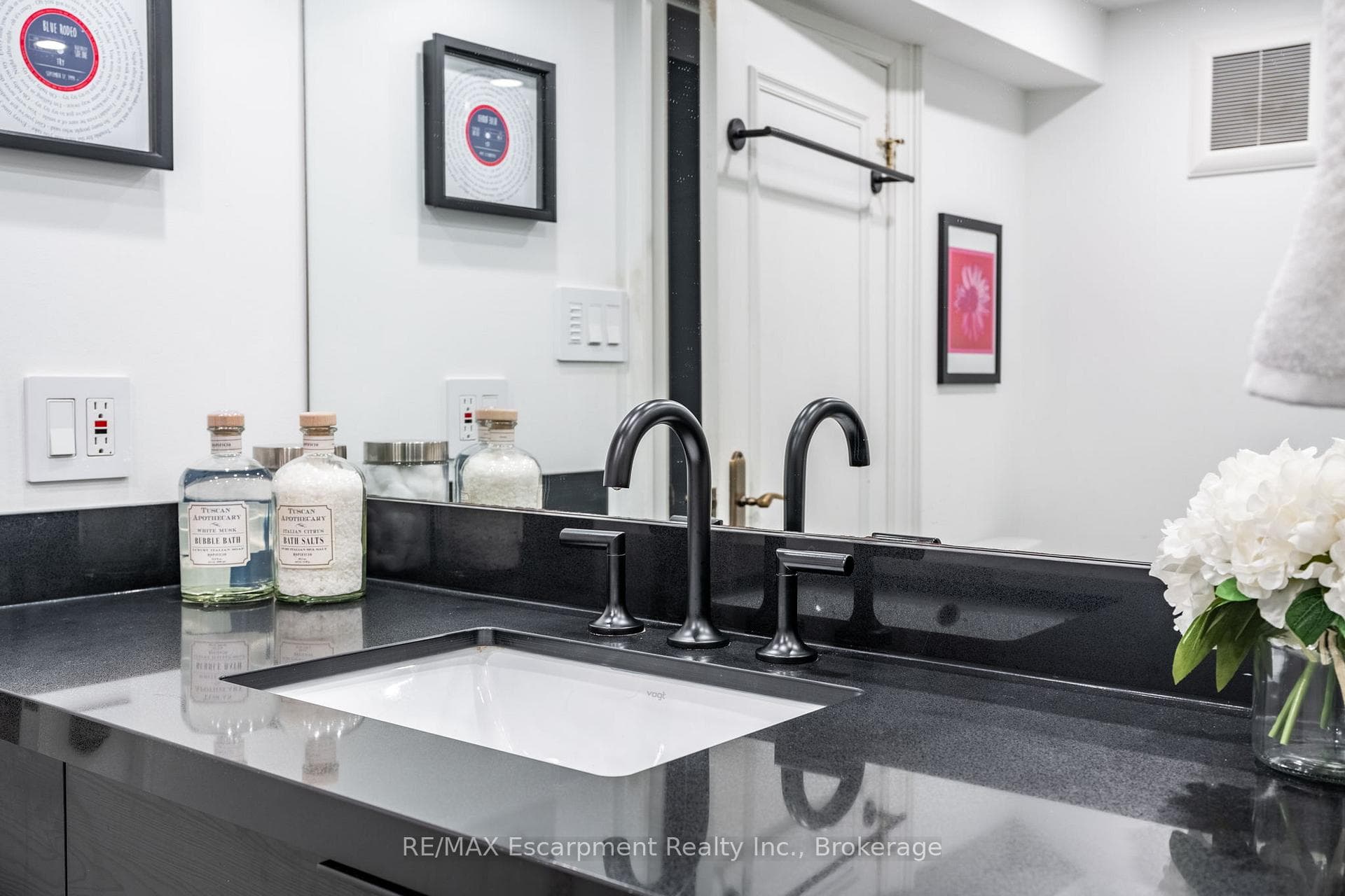 12 Meadowvale Drive photo 33