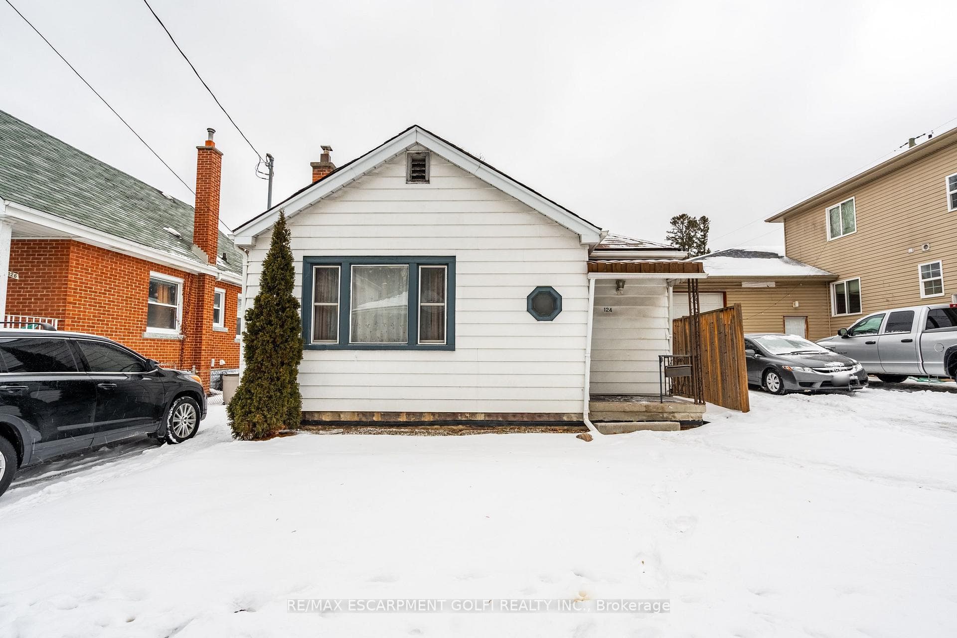 124 WHITNEY Avenue photo 1