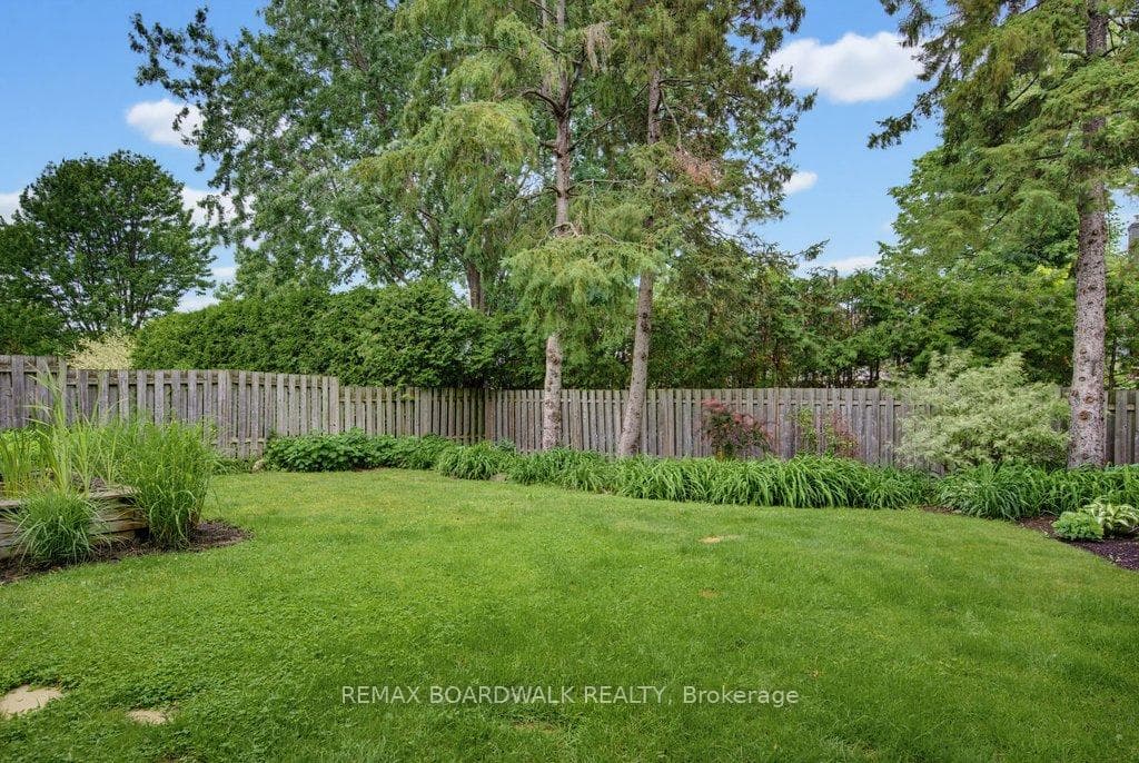1703 Fieldstone Crescent photo 38