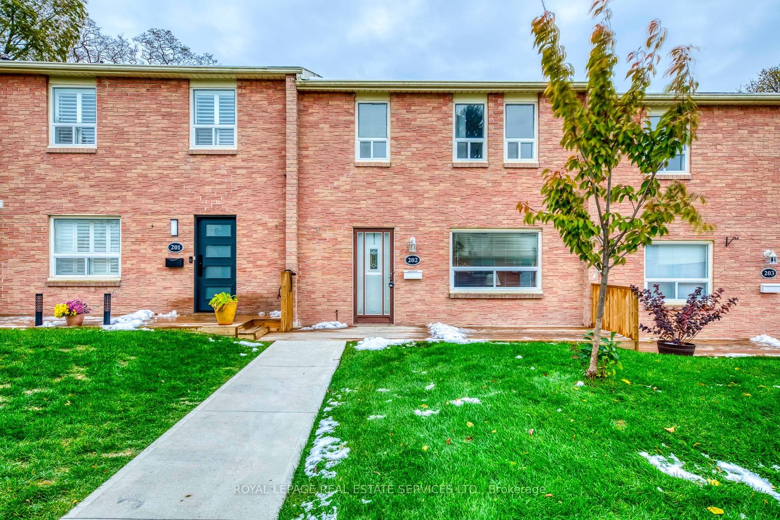 1055 Shawnmarr Road Unit 202 photo 1