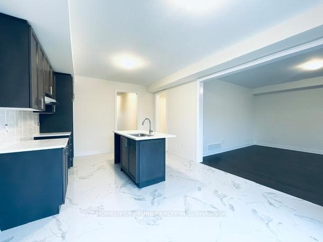 15 Wesley Brooks Street photo 4