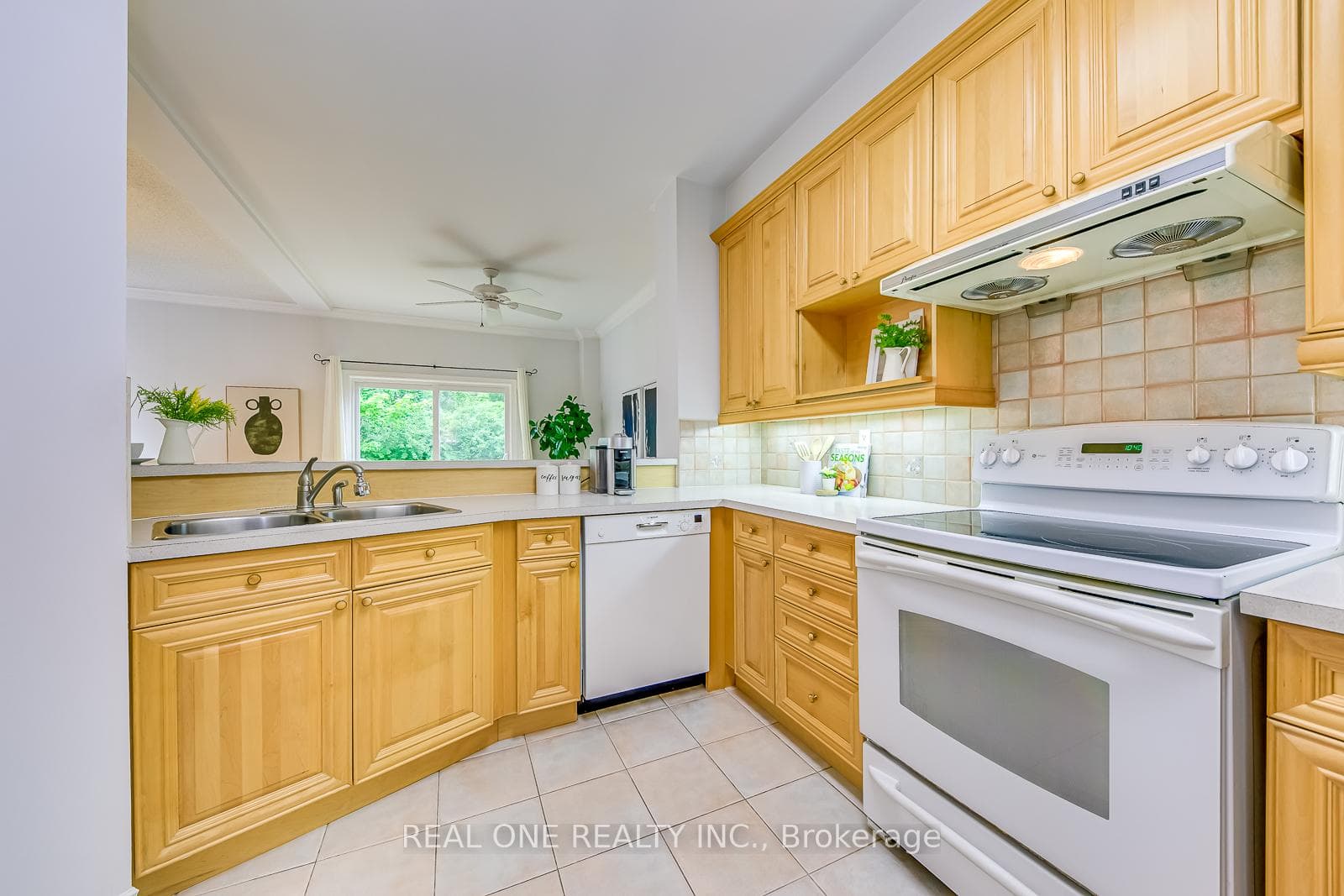 2241 Rockingham Drive photo 17