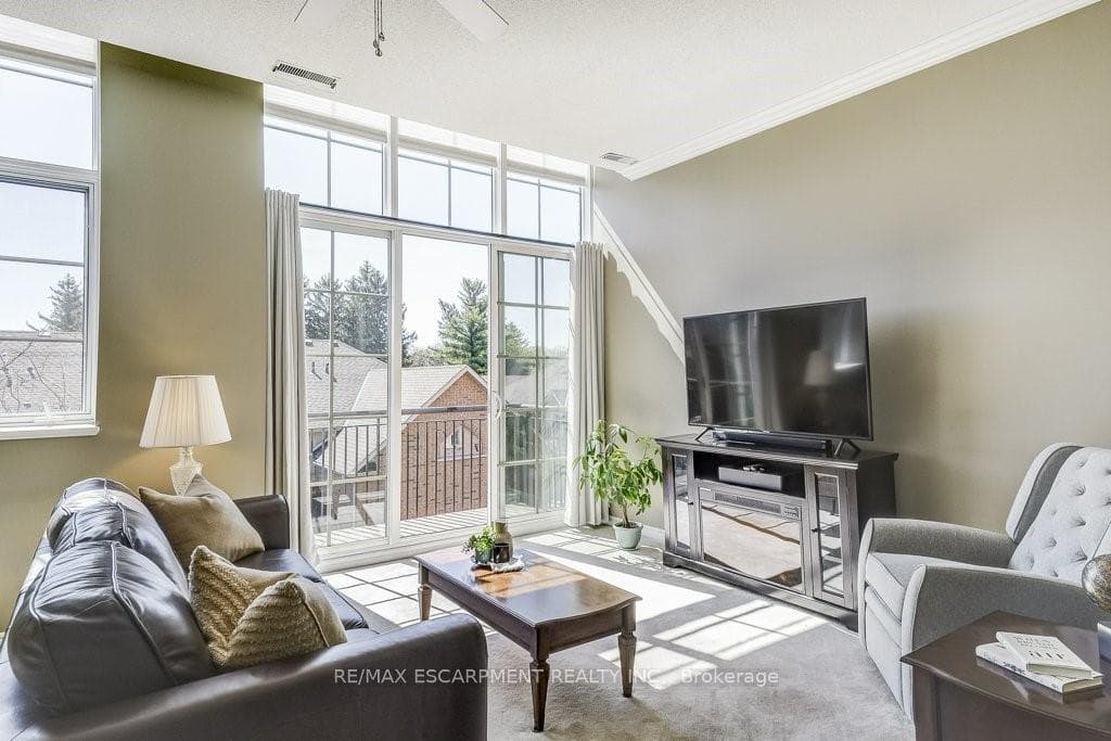 262 Dundas Street Unit 307 photo 9