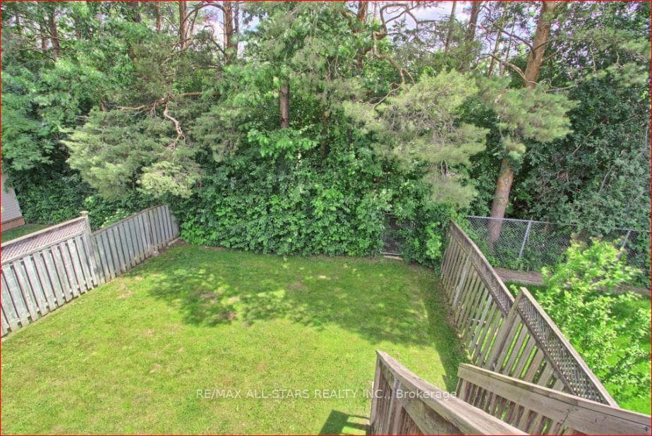 91 Kate Aitken Crescent photo 26