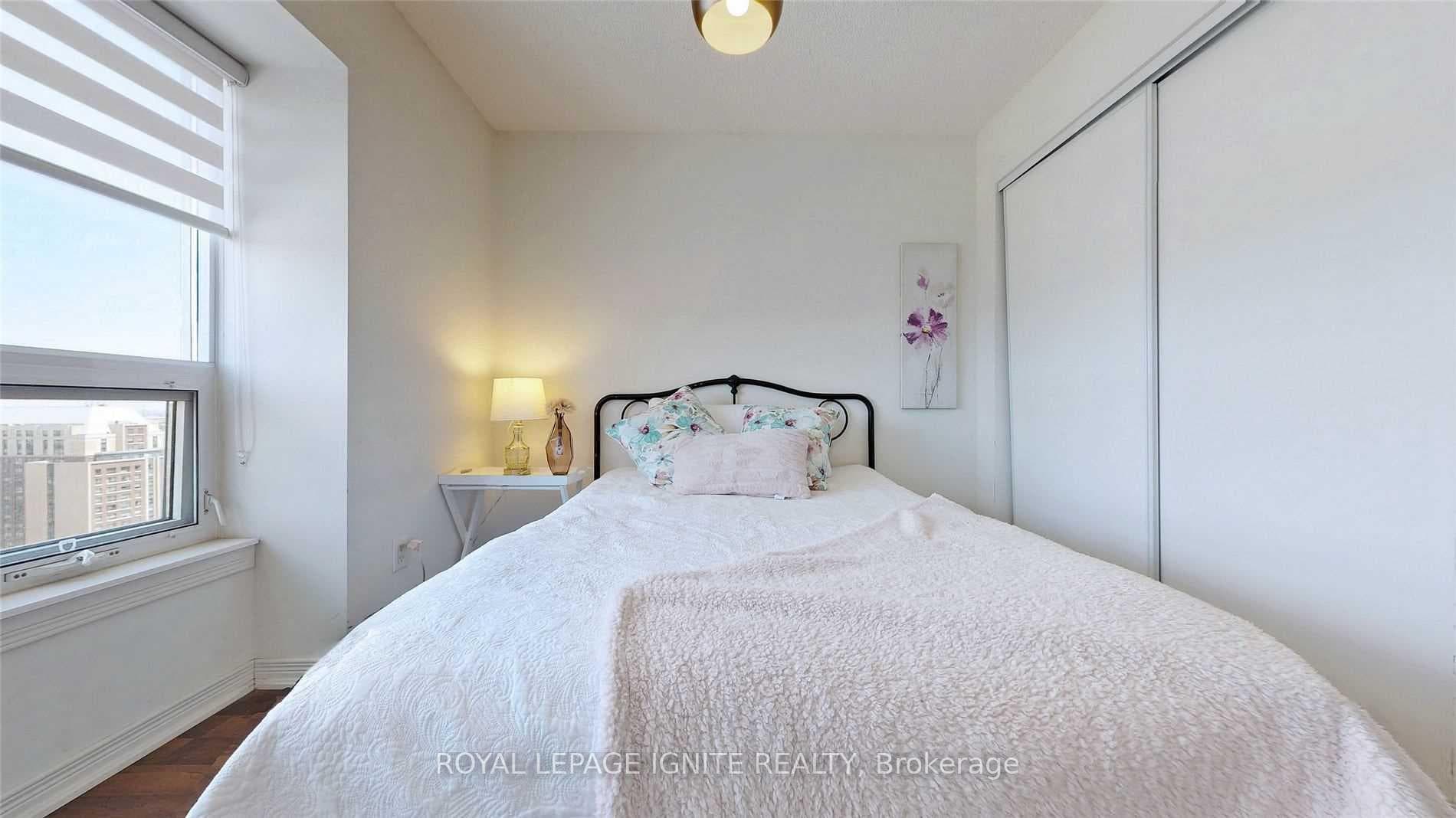 9 George Street Unit 1802 photo 28