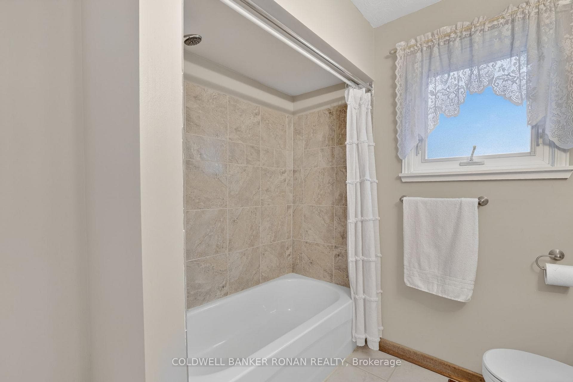 56 Lakeland Crescent photo 22