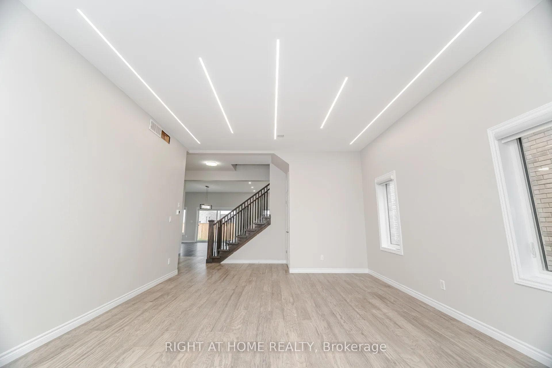 101 Sass Crescent photo 8