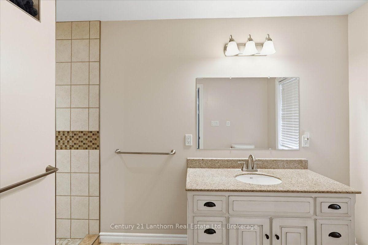 81 Reynolds Road photo 23