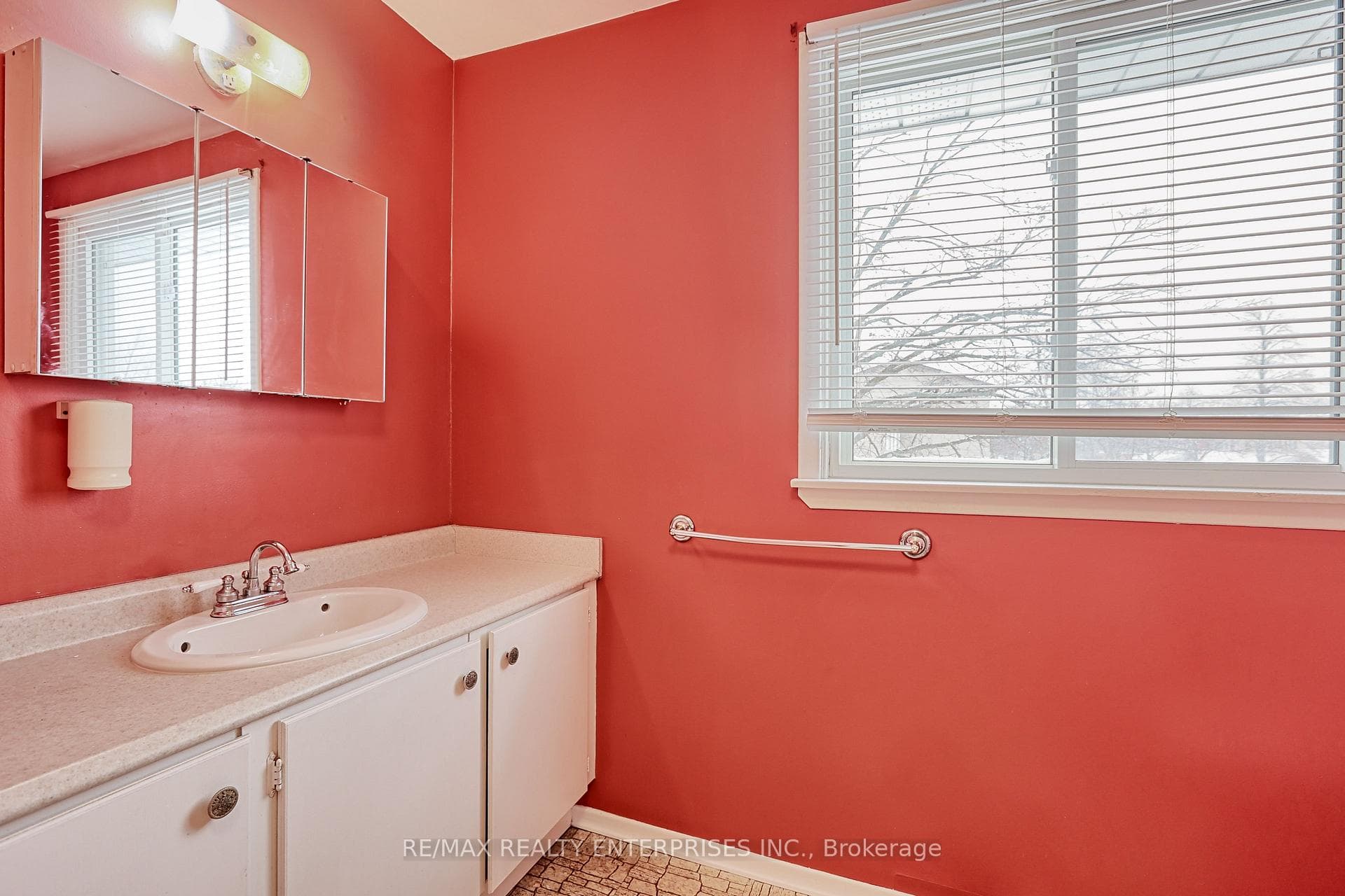 13 Carisbrooke Court photo 13