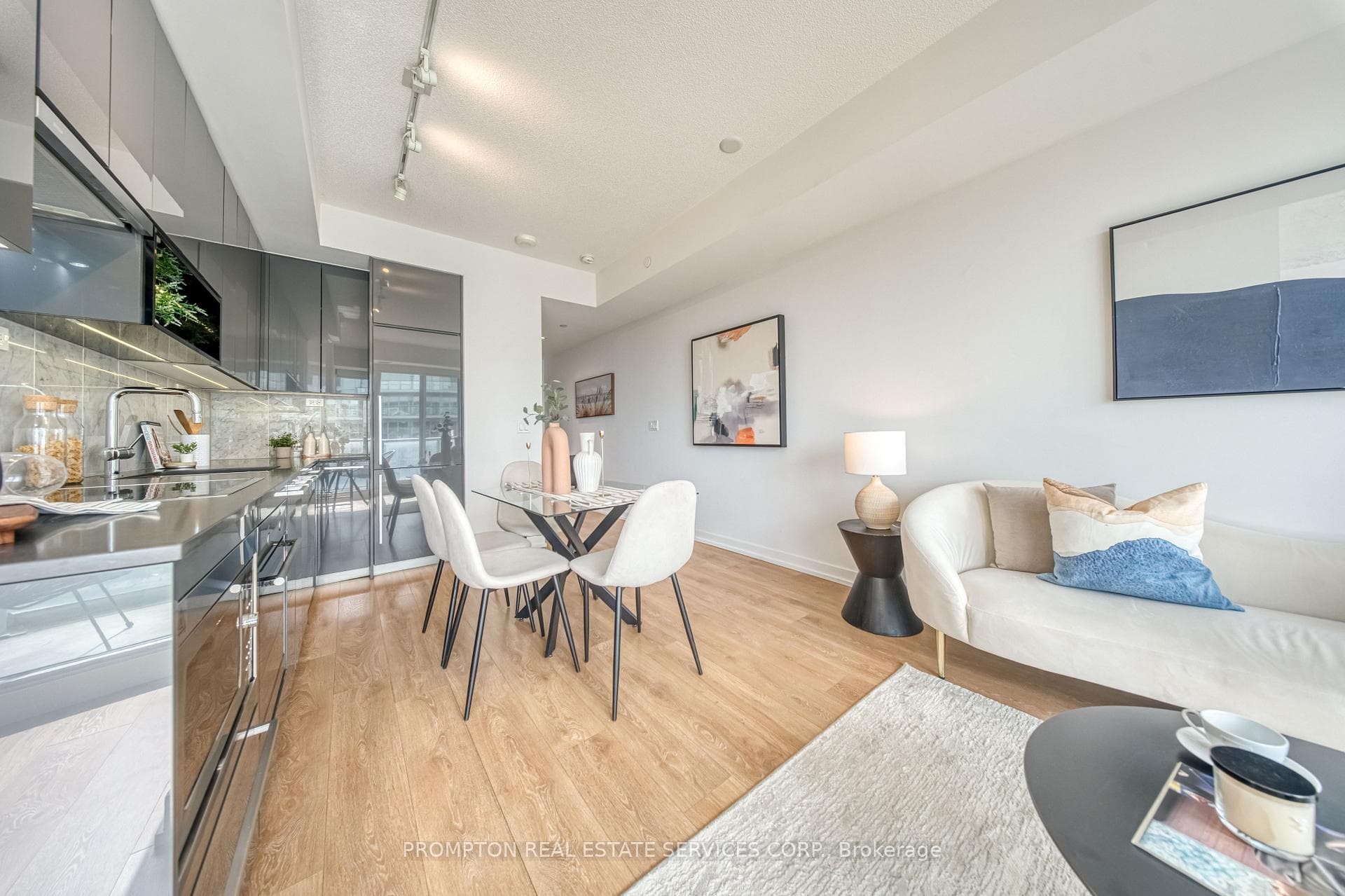 115 Mcmahon Drive Unit 3802 photo 6
