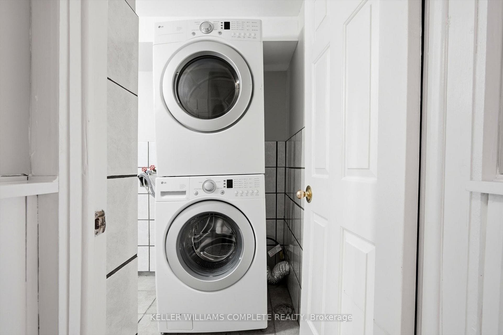 114 Slinger Avenue Unit LOWER photo 13