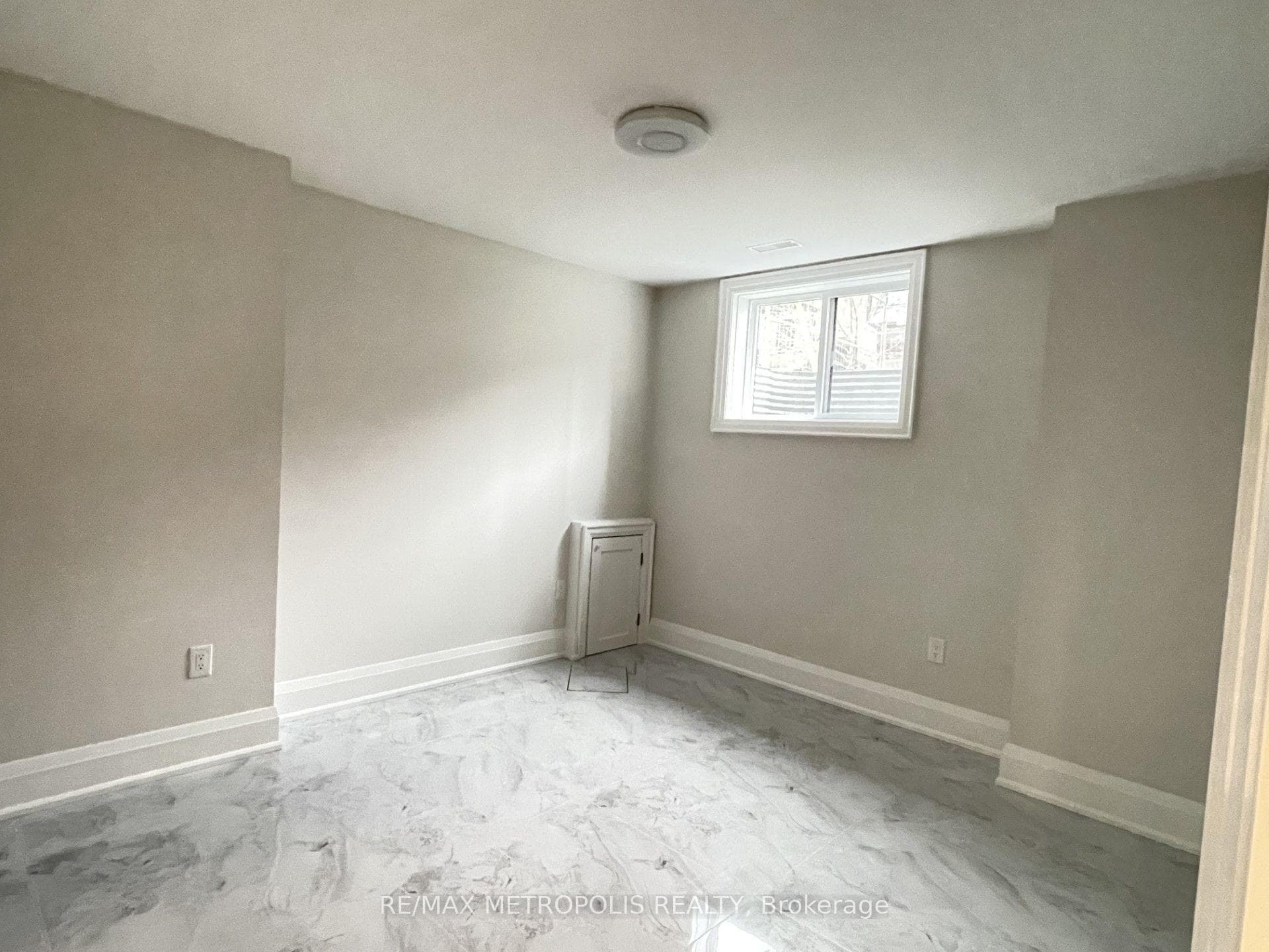 165 Manning Avenue Unit Bsmt photo 15