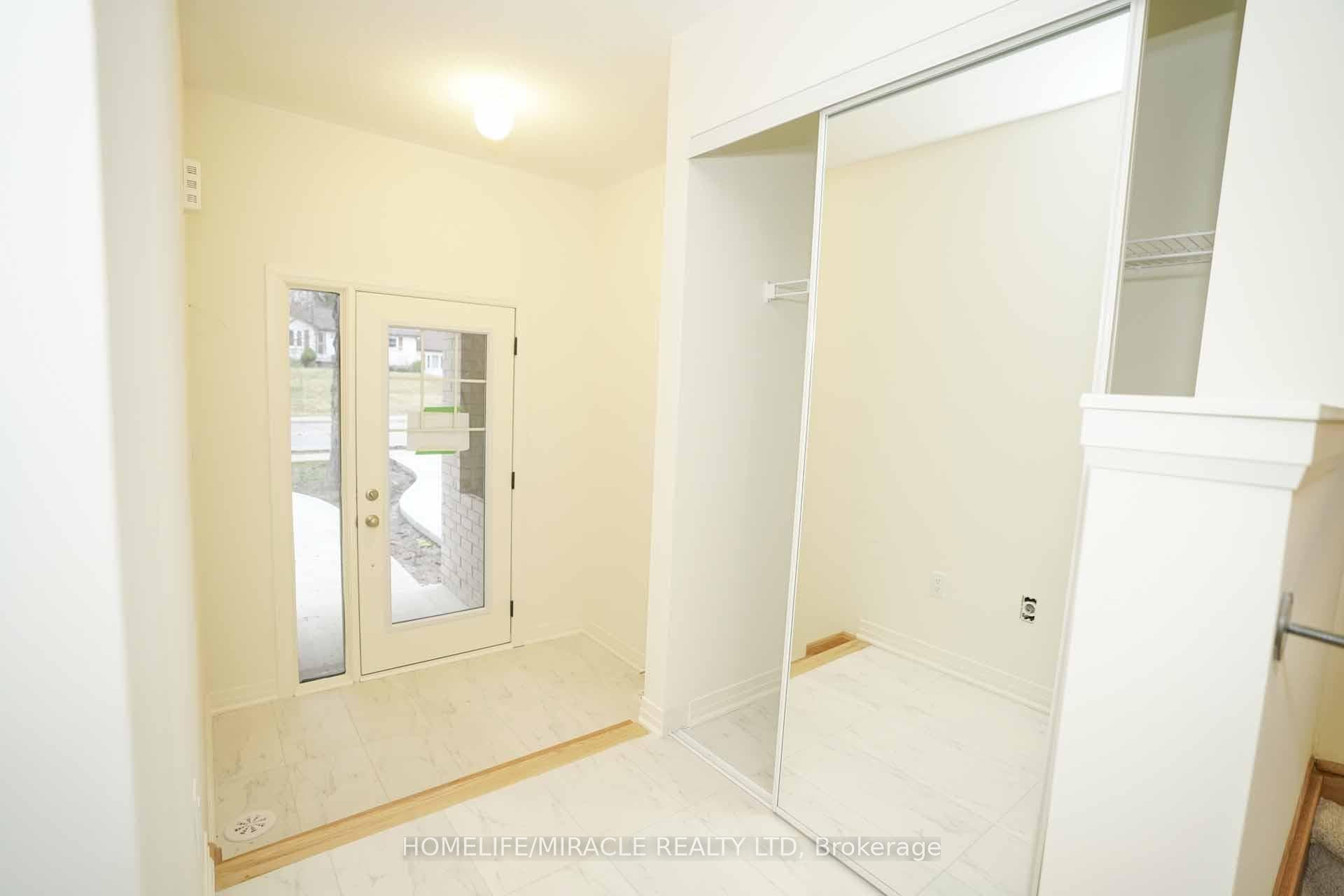 1561 Green Road photo 7