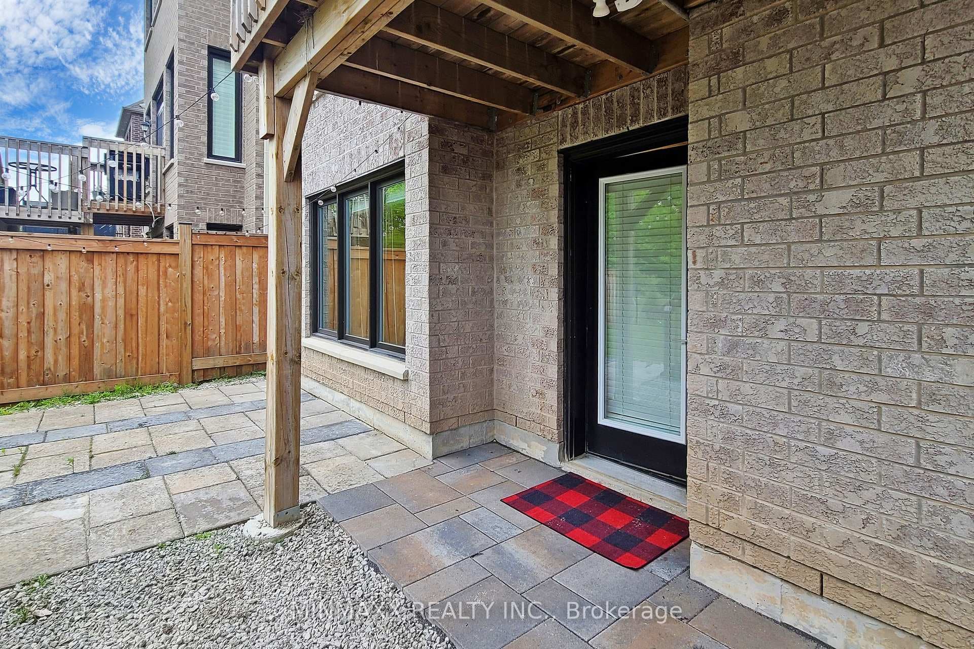 465 Thornborrow (2-Bed Walkout Bsmt Apt) Court photo 32